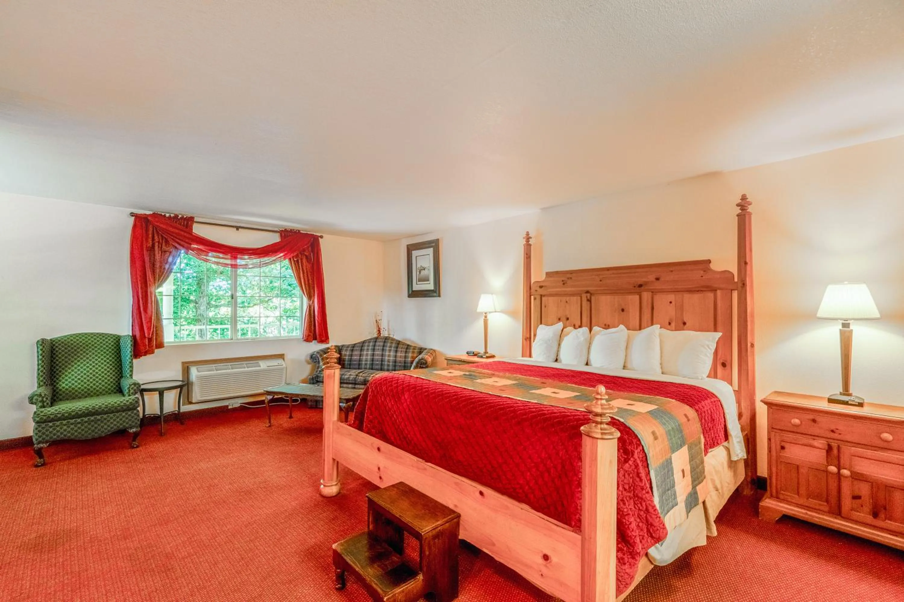 Bedroom, Bed in Hotel O Eureka Springs - Christ of Ozark Area