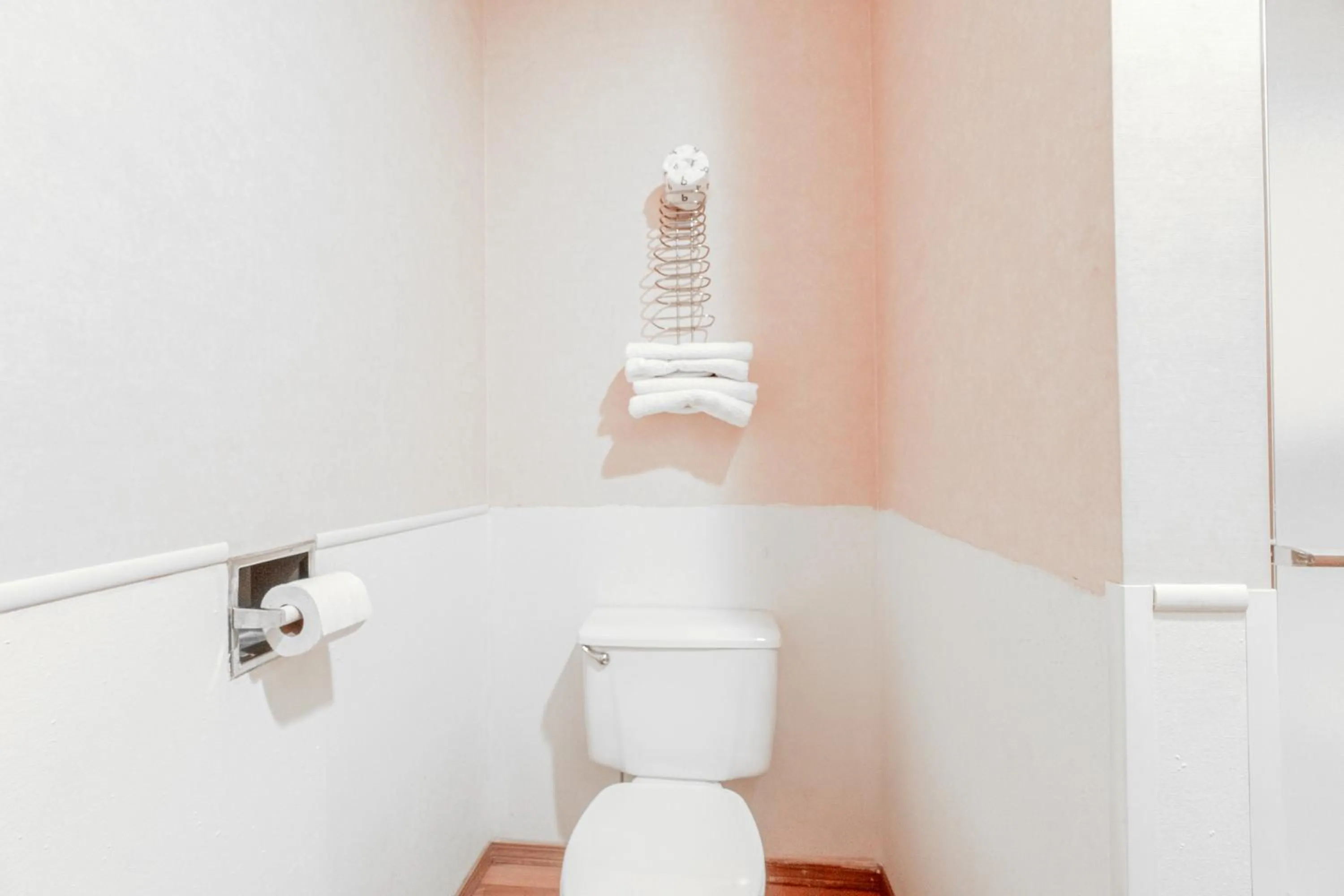 Bathroom in Hotel O Eureka Springs - Christ of Ozark Area