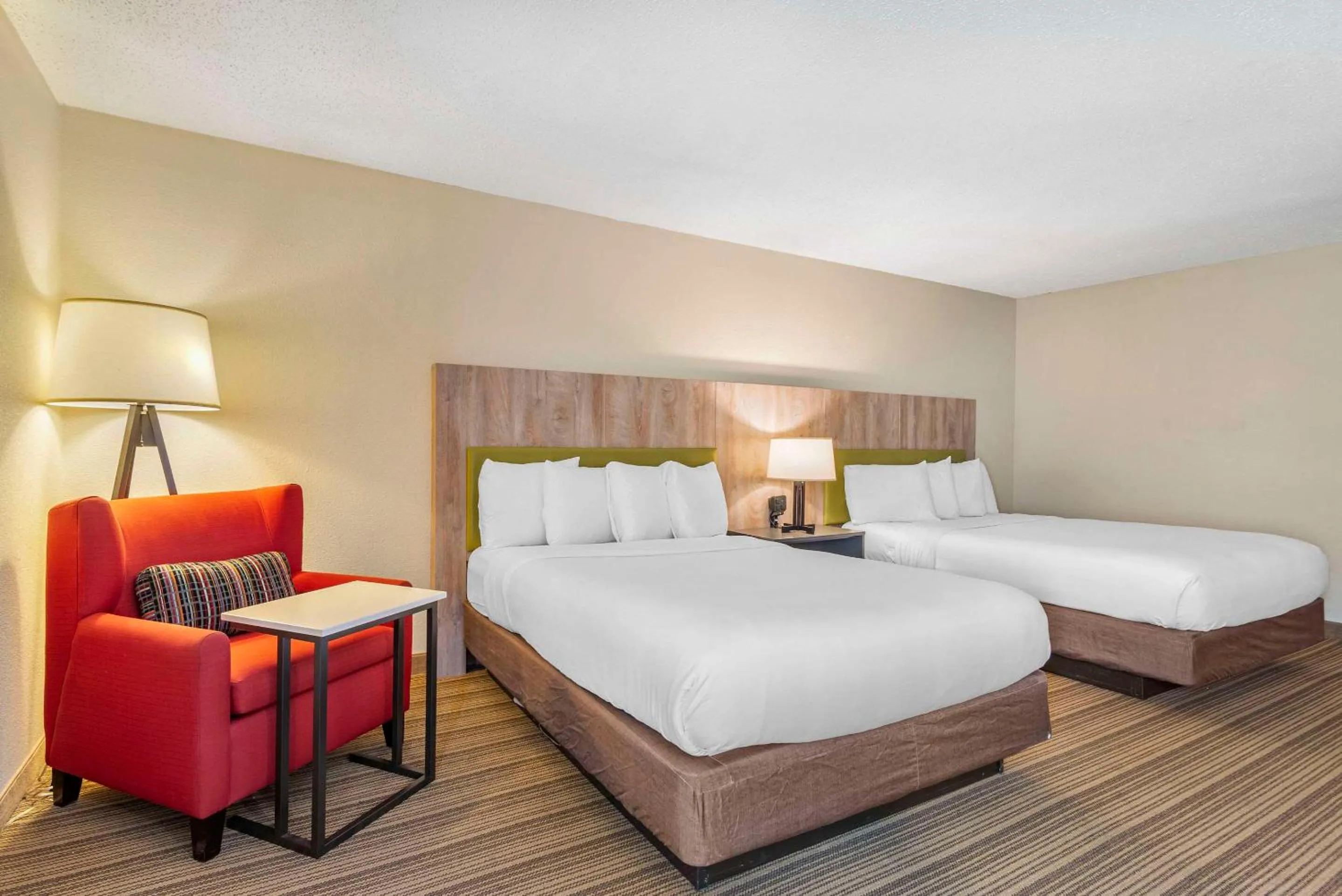 Bedroom, Bed in Country Inn & Suites by Radisson, Atlanta Galleria-Ballpark, GA