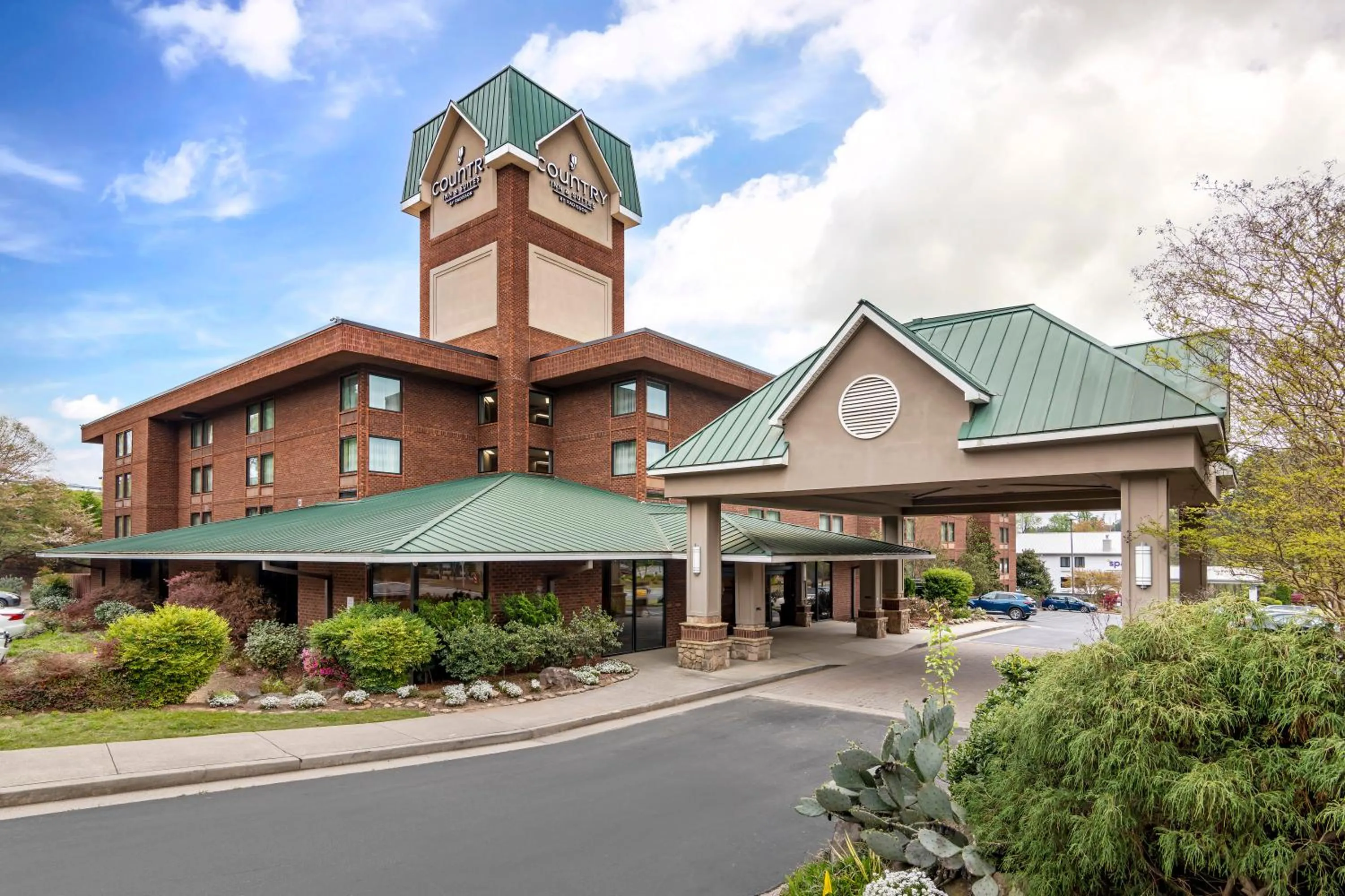 Property building in Country Inn & Suites by Radisson, Atlanta Galleria-Ballpark, GA