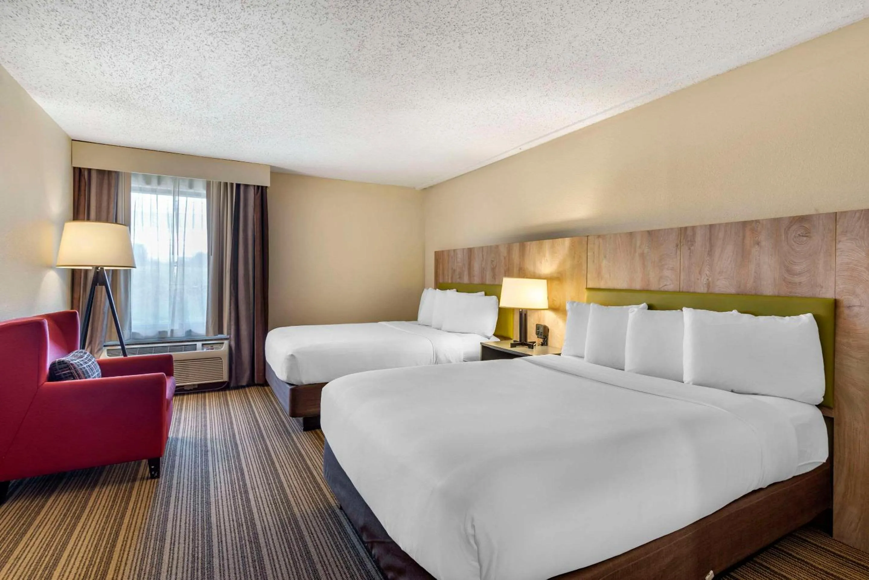 Bedroom, Bed in Country Inn & Suites by Radisson, Atlanta Galleria-Ballpark, GA