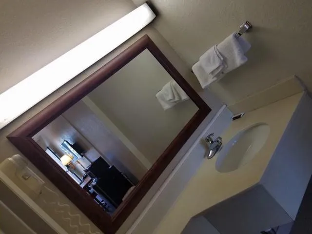 Bathroom in Attleboro Motor Inn