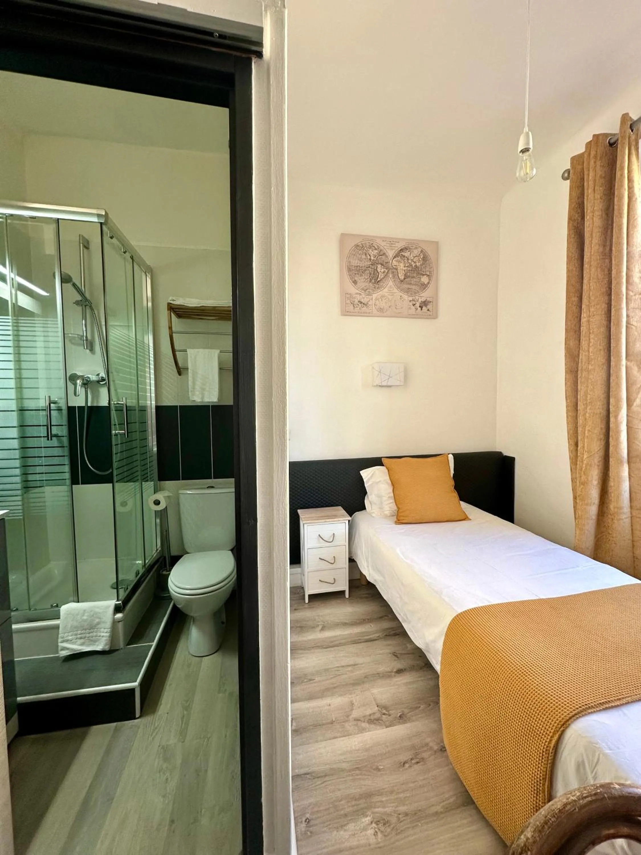 Bathroom, Bed in Hôtel Parc Mazon-Biarritz