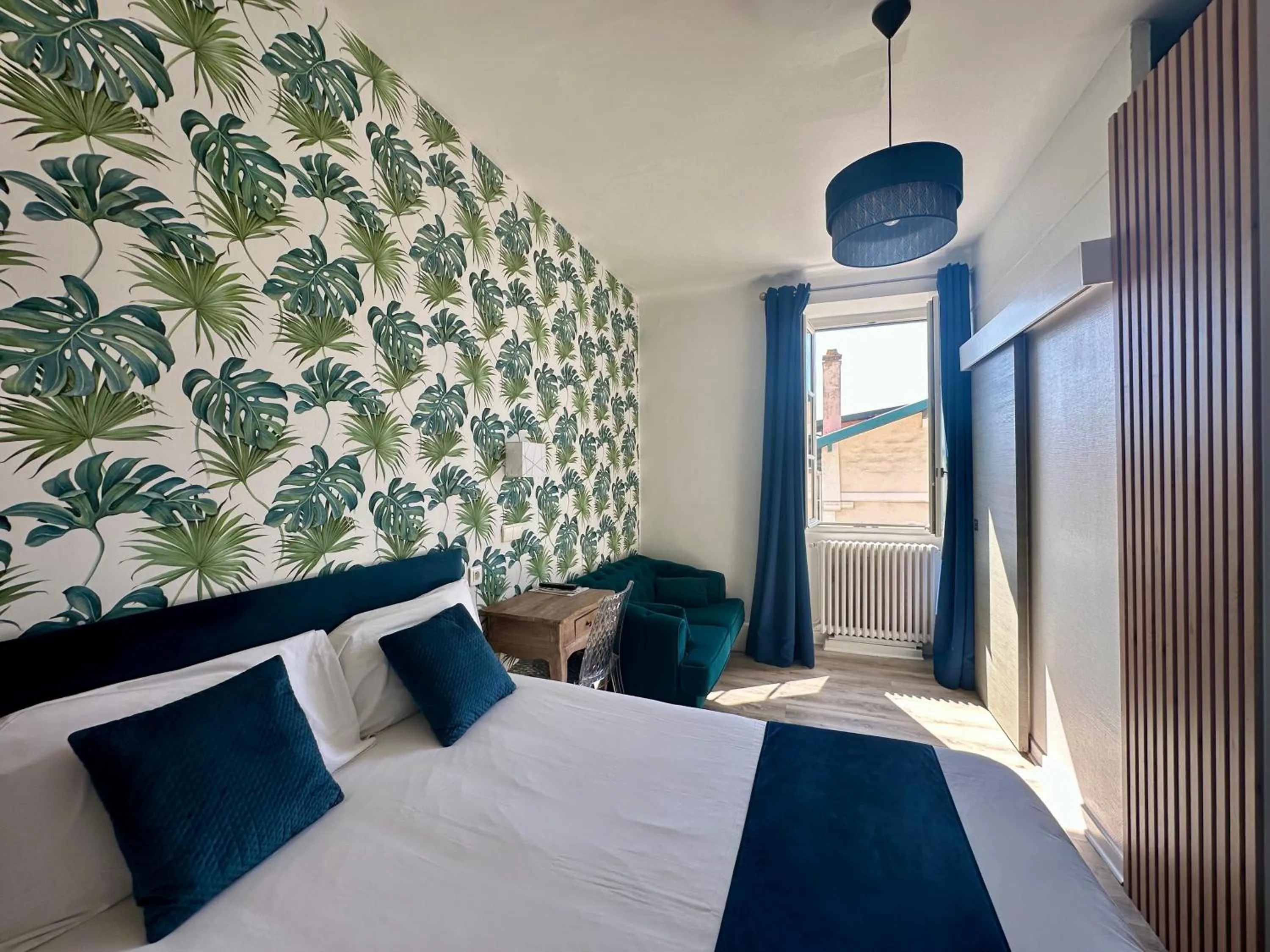 Property building, Bed in Hôtel Parc Mazon-Biarritz
