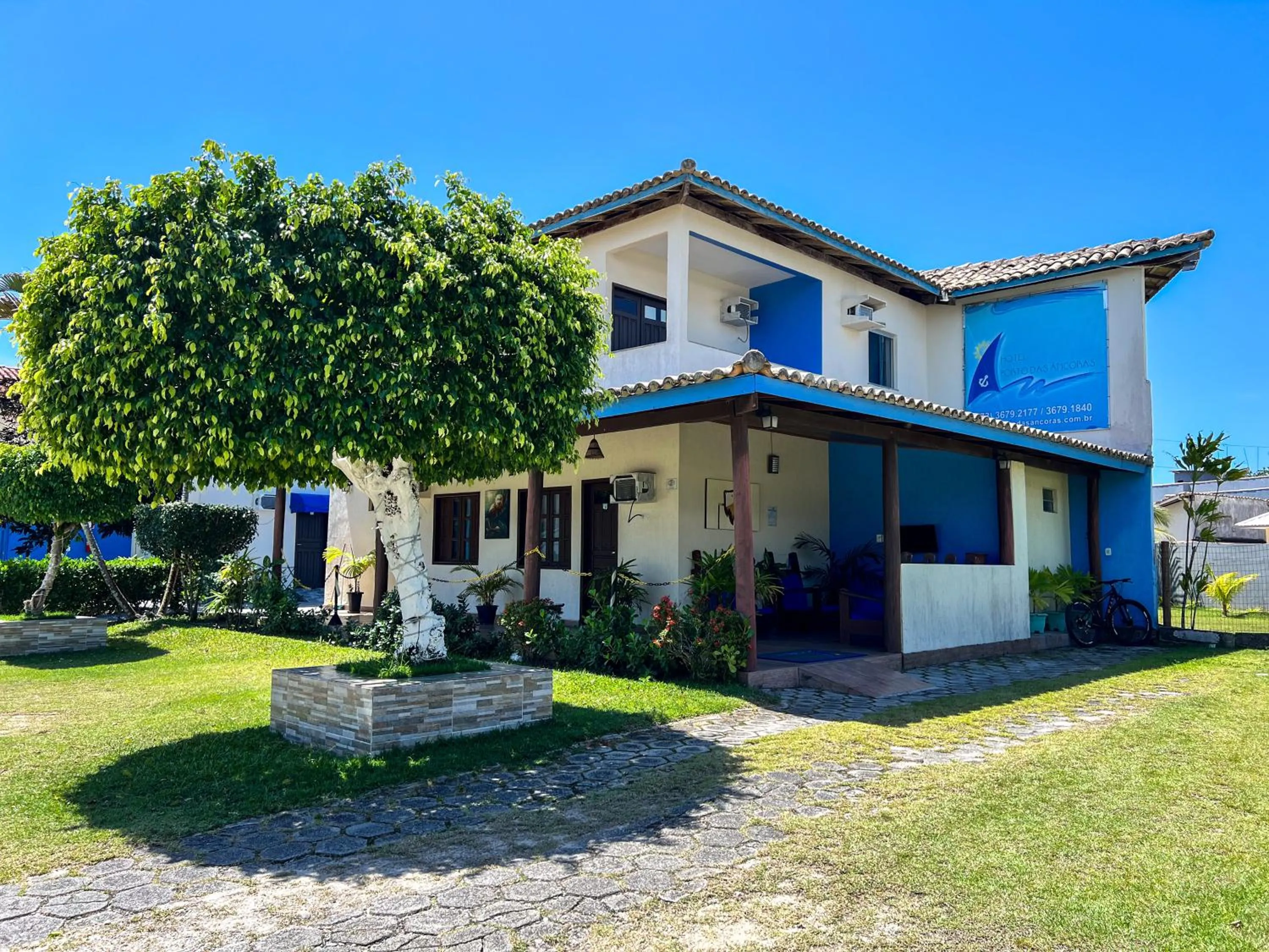 Property building in Hotel Porto das Ancoras