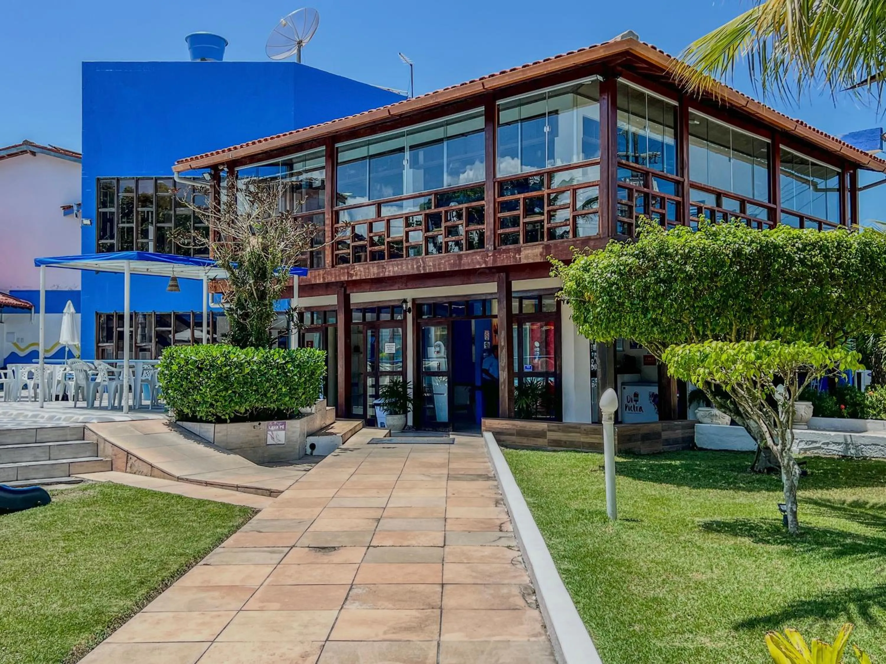 Property building in Hotel Porto das Ancoras