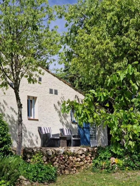 Property building in L' Esmerand