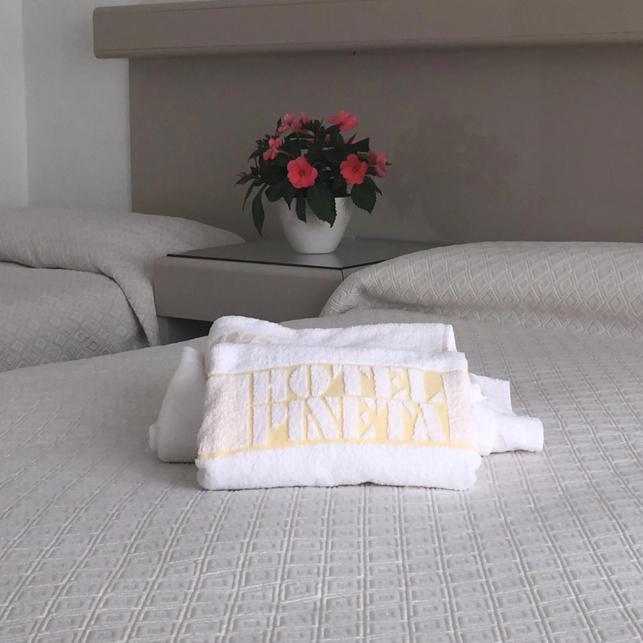 Bedroom, Bed in Hotel Pineta