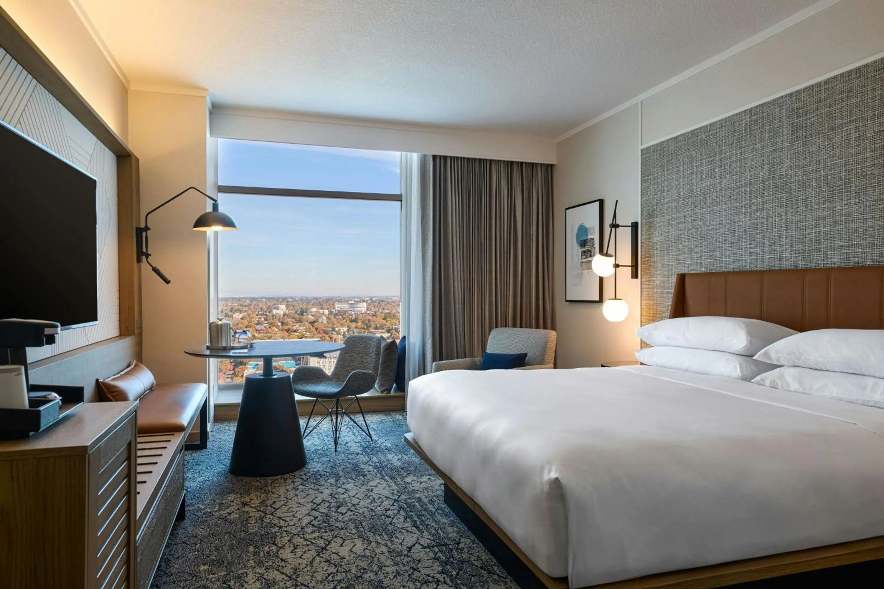 Photo of the whole room, Bed in Sheraton Grand Sacramento