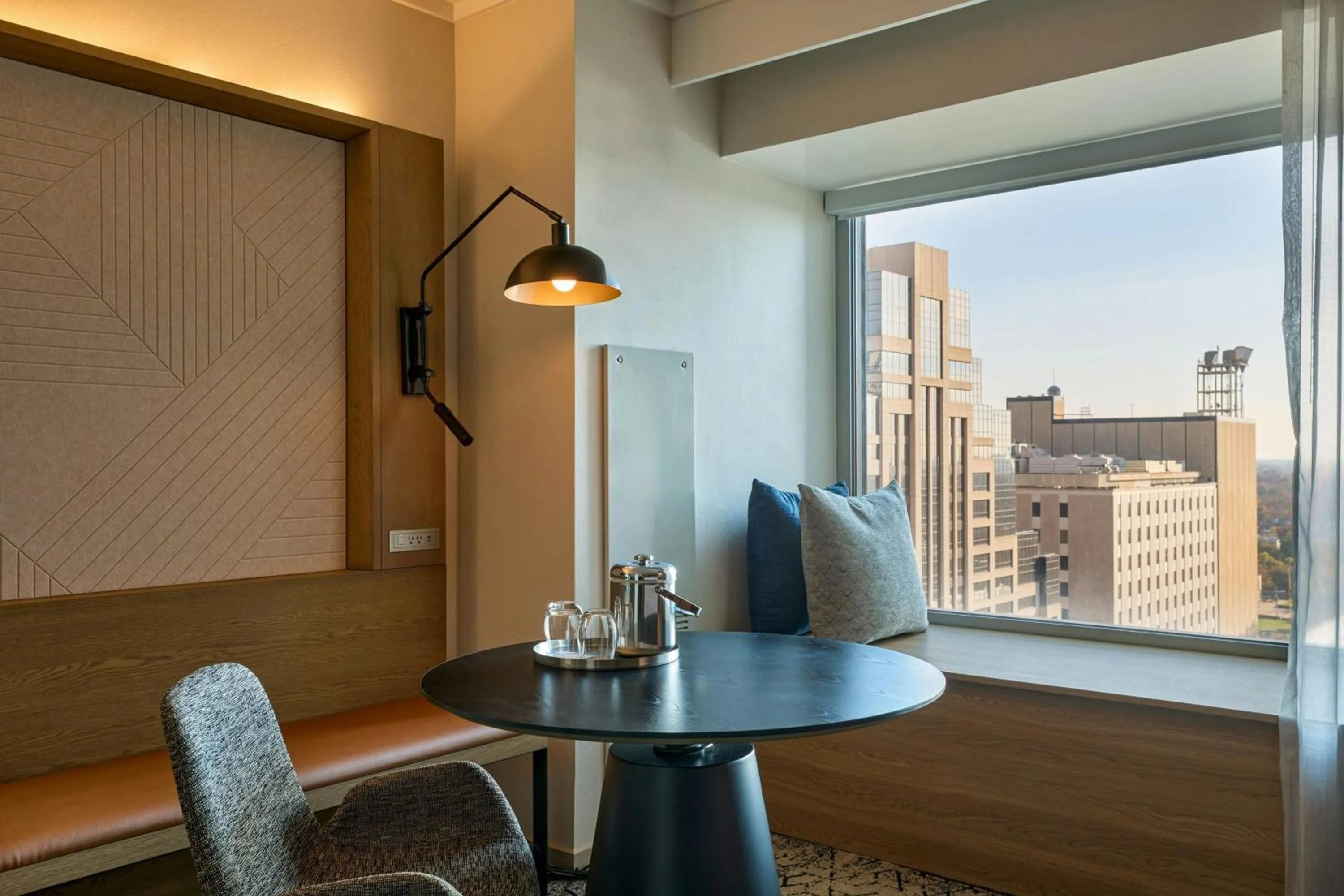 Photo of the whole room in Sheraton Grand Sacramento