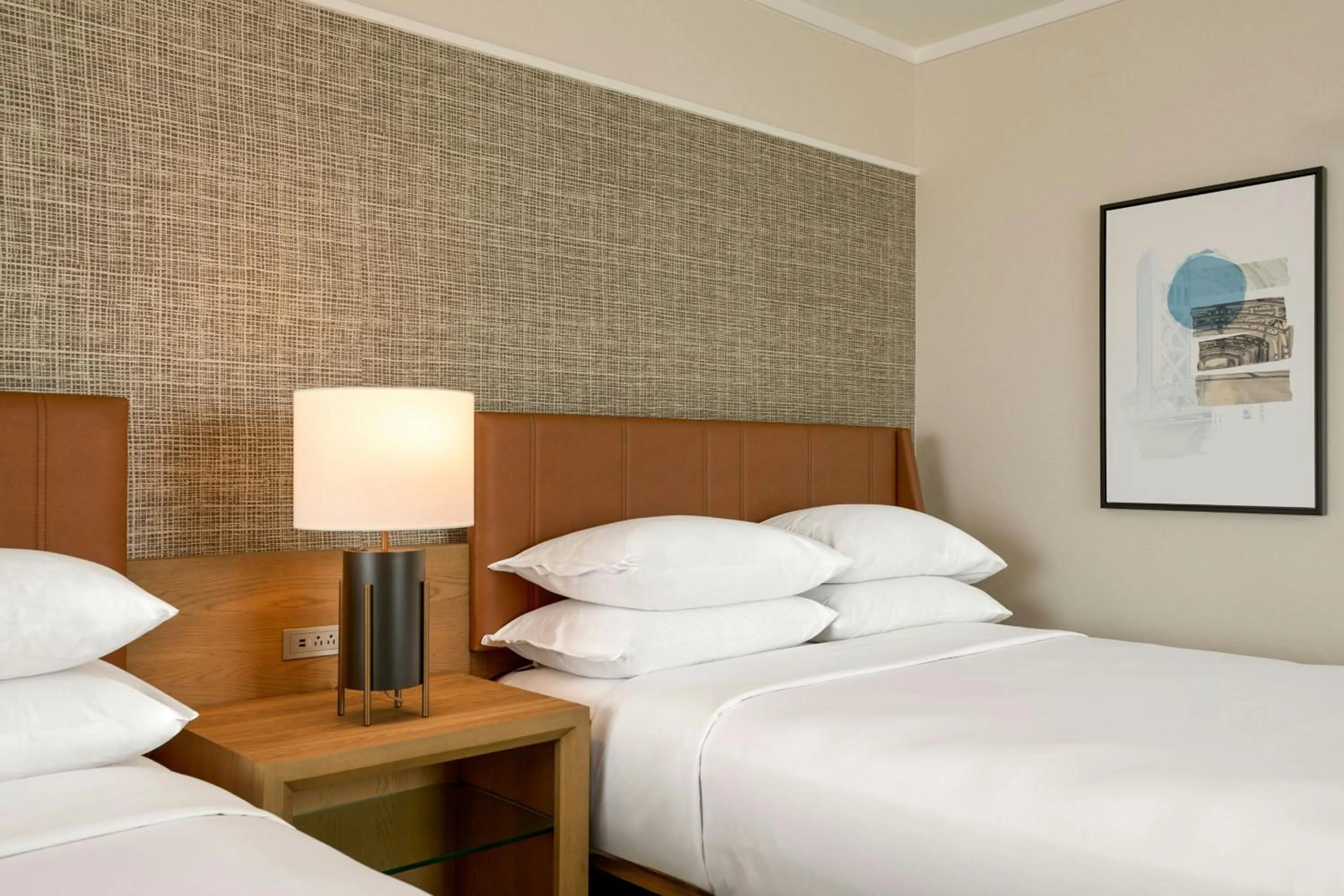 Photo of the whole room, Bed in Sheraton Grand Sacramento