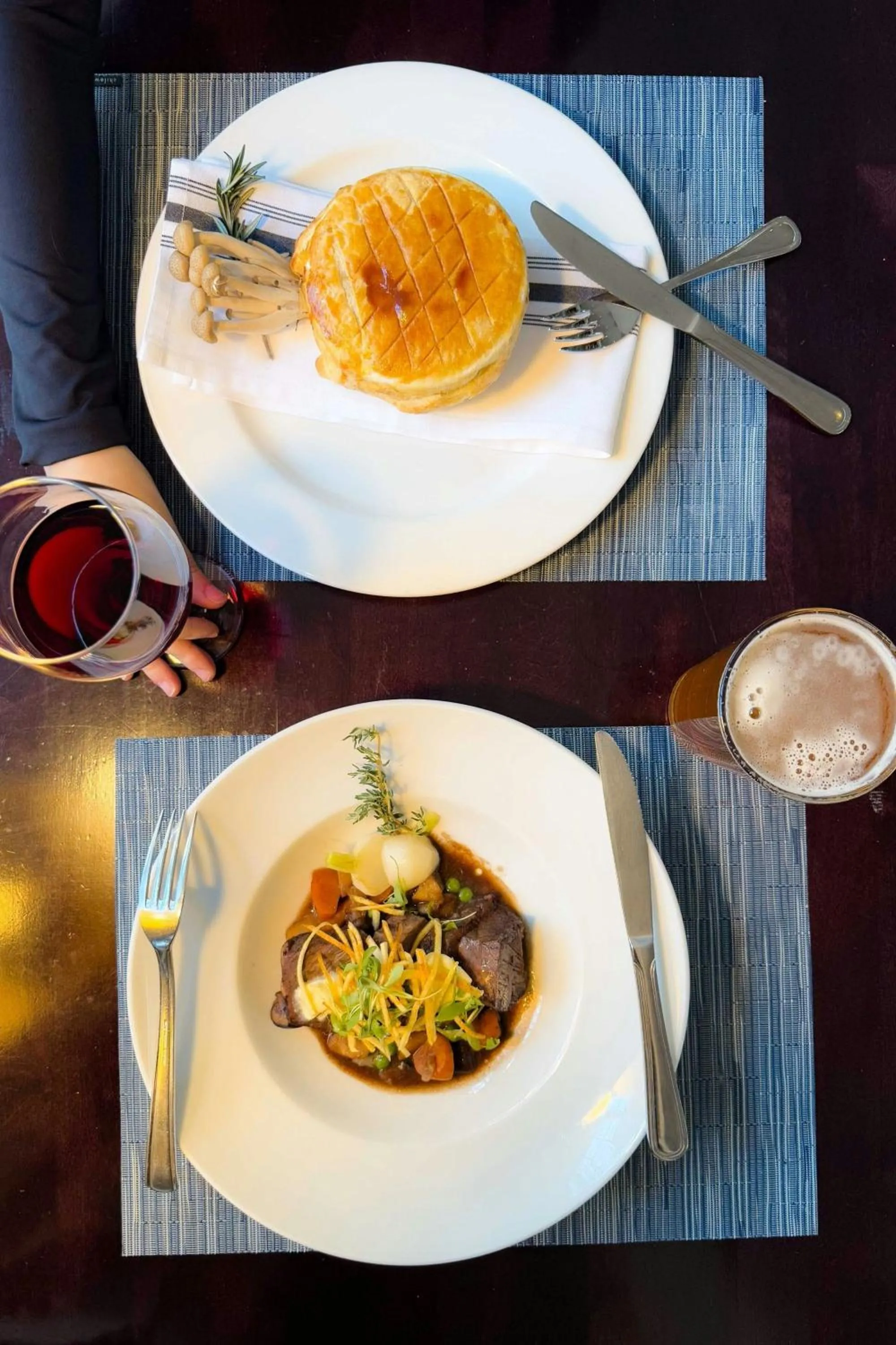 Lounge or bar in Sheraton Grand Sacramento