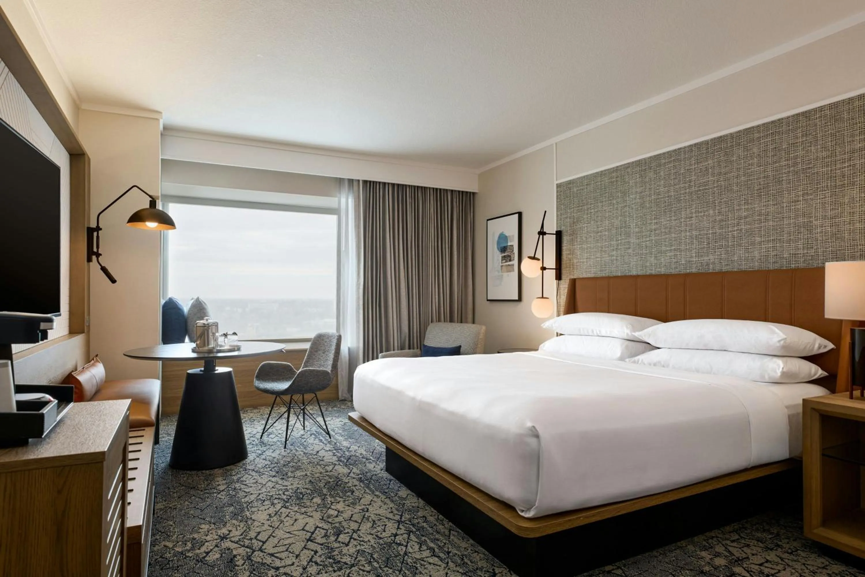 Photo of the whole room, Bed in Sheraton Grand Sacramento