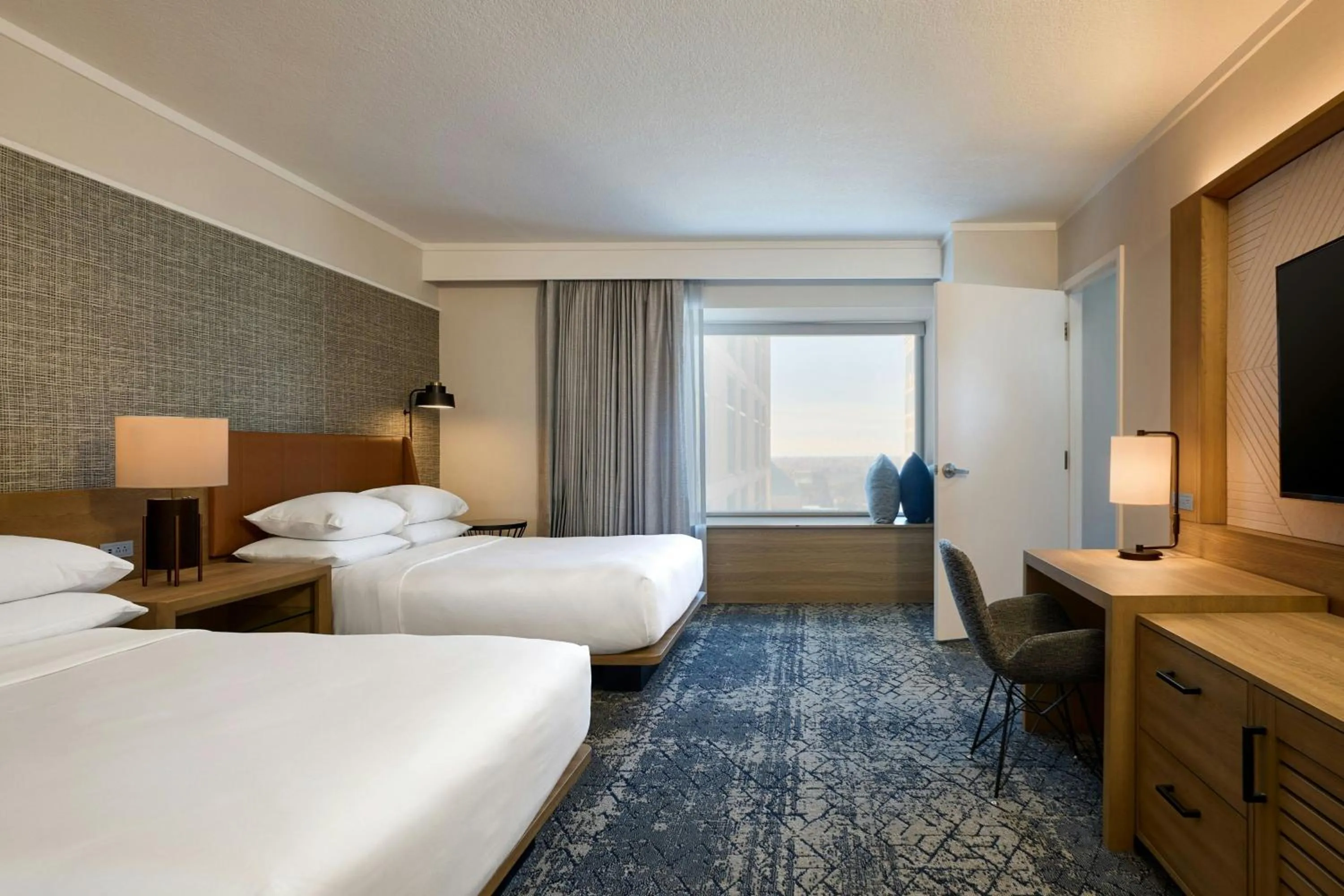 Photo of the whole room, Bed in Sheraton Grand Sacramento