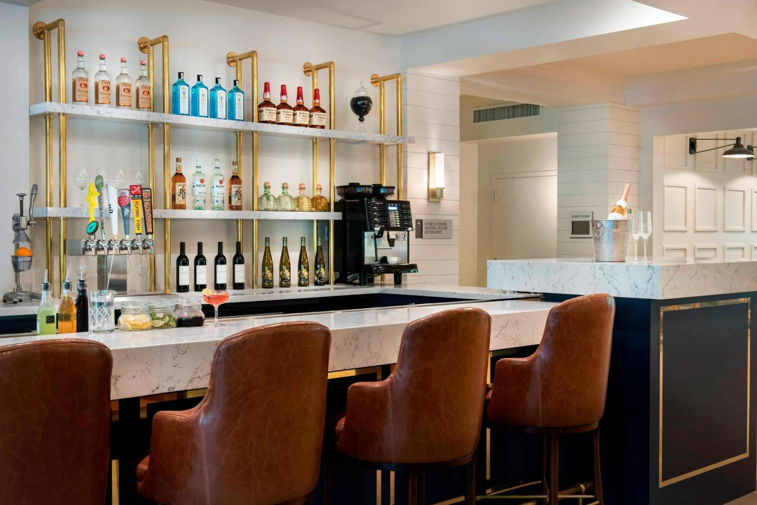Lounge or bar in Delta Hotels by Marriott Basking Ridge