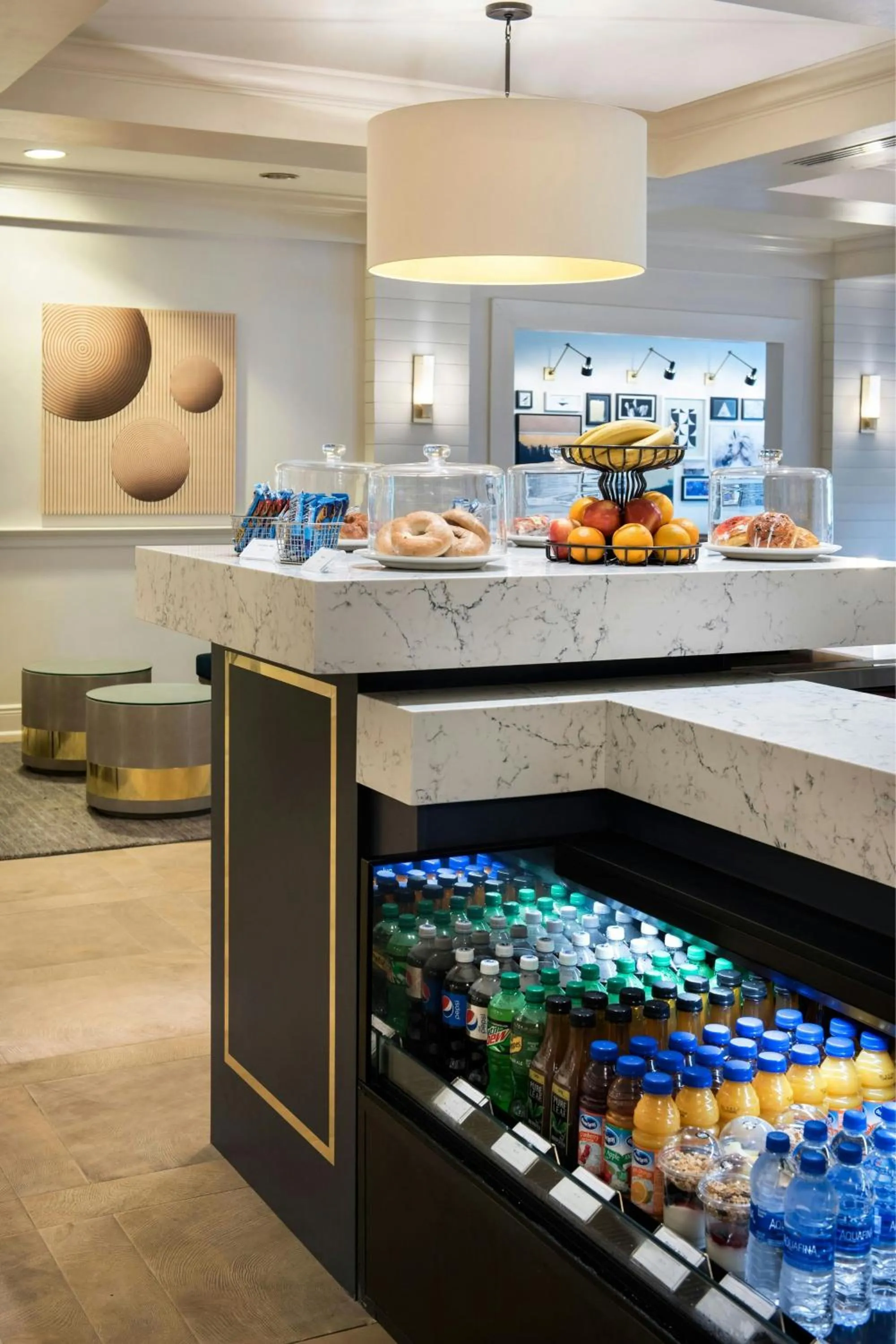 Lounge or bar in Delta Hotels by Marriott Basking Ridge