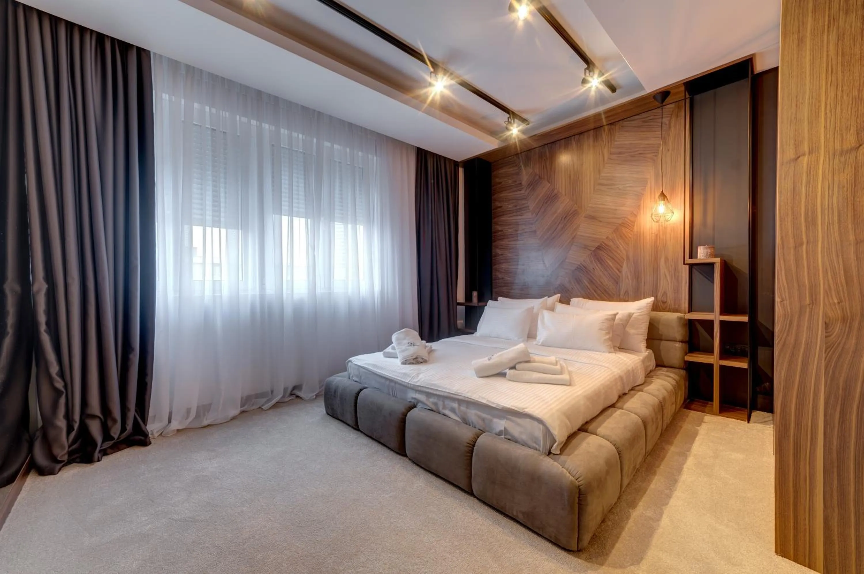 Bed in Black Pearl Luxury Suites