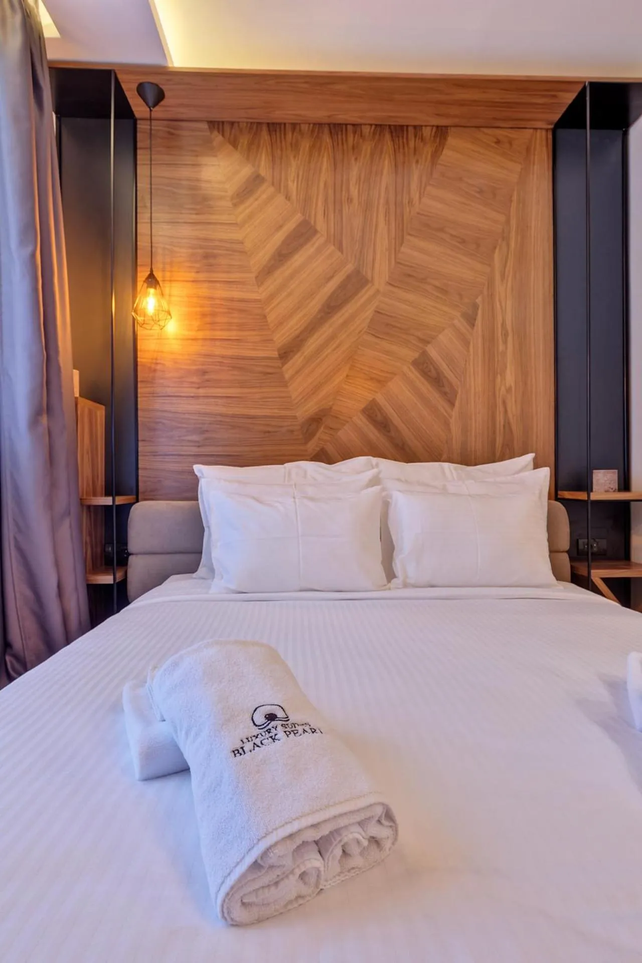 Bed in Black Pearl Luxury Suites