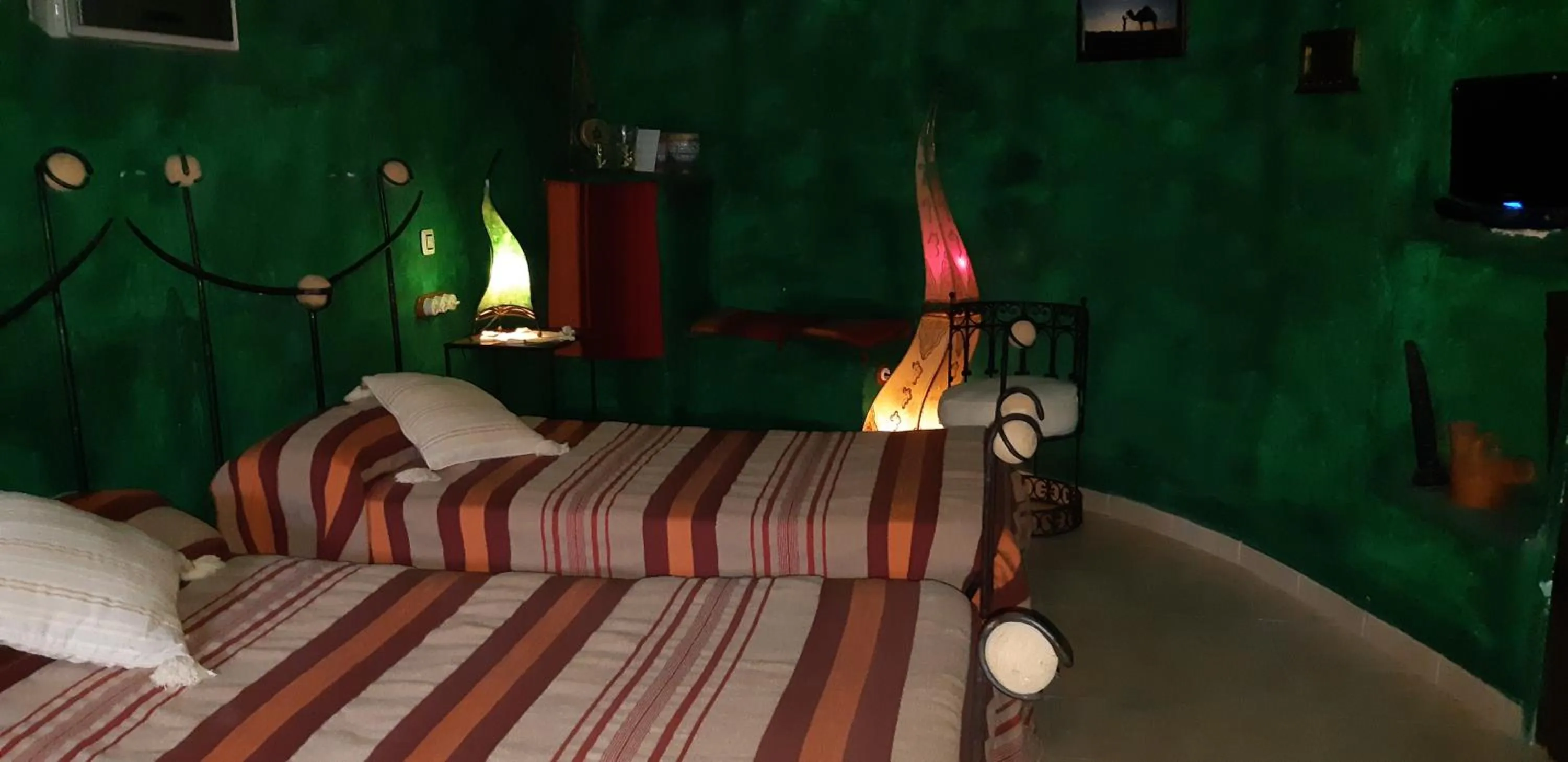 Bed in Hotel Cueva Tardienta Monegros-Adults Only