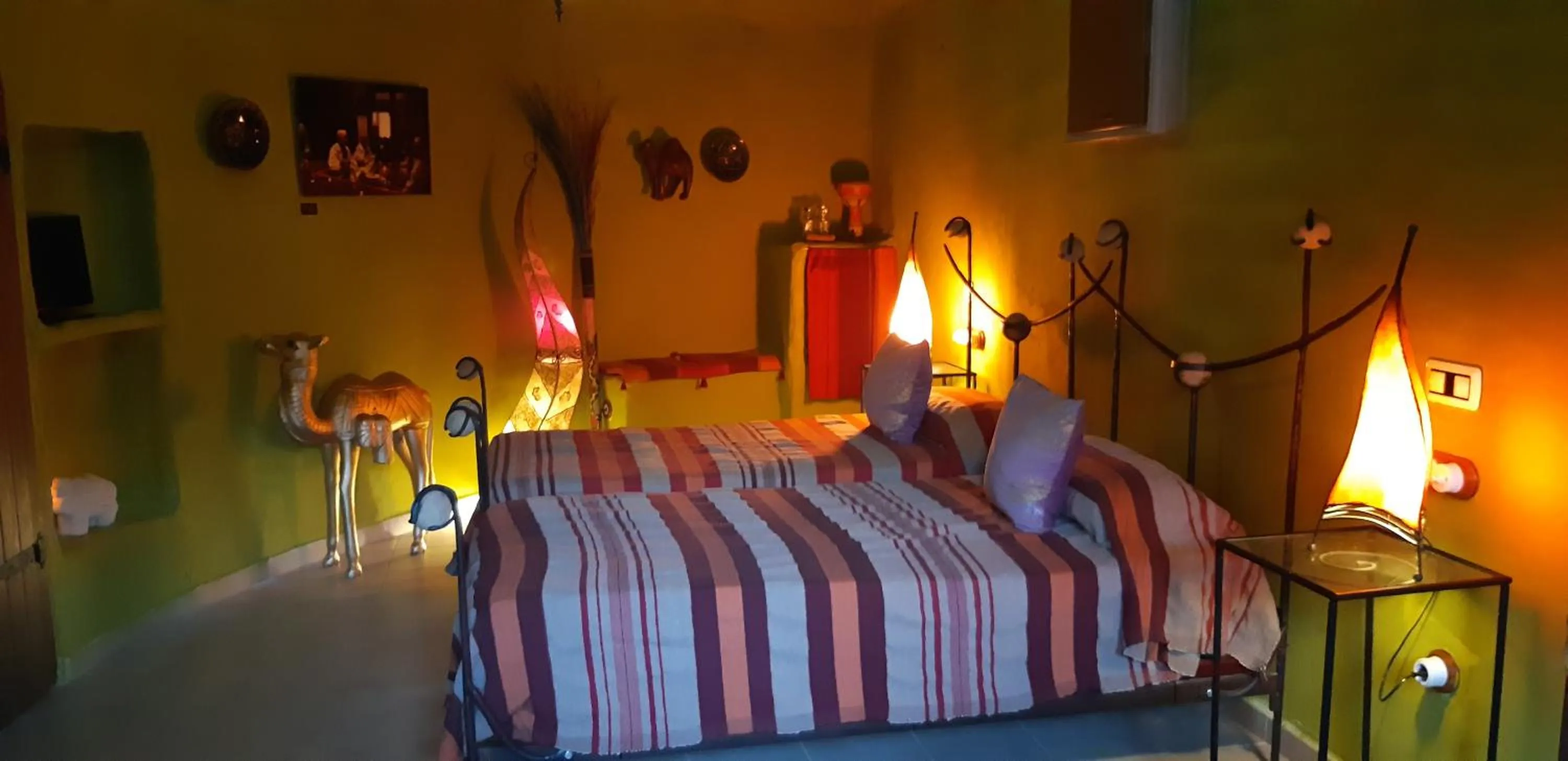 Bed in Hotel Cueva Tardienta Monegros-Adults Only