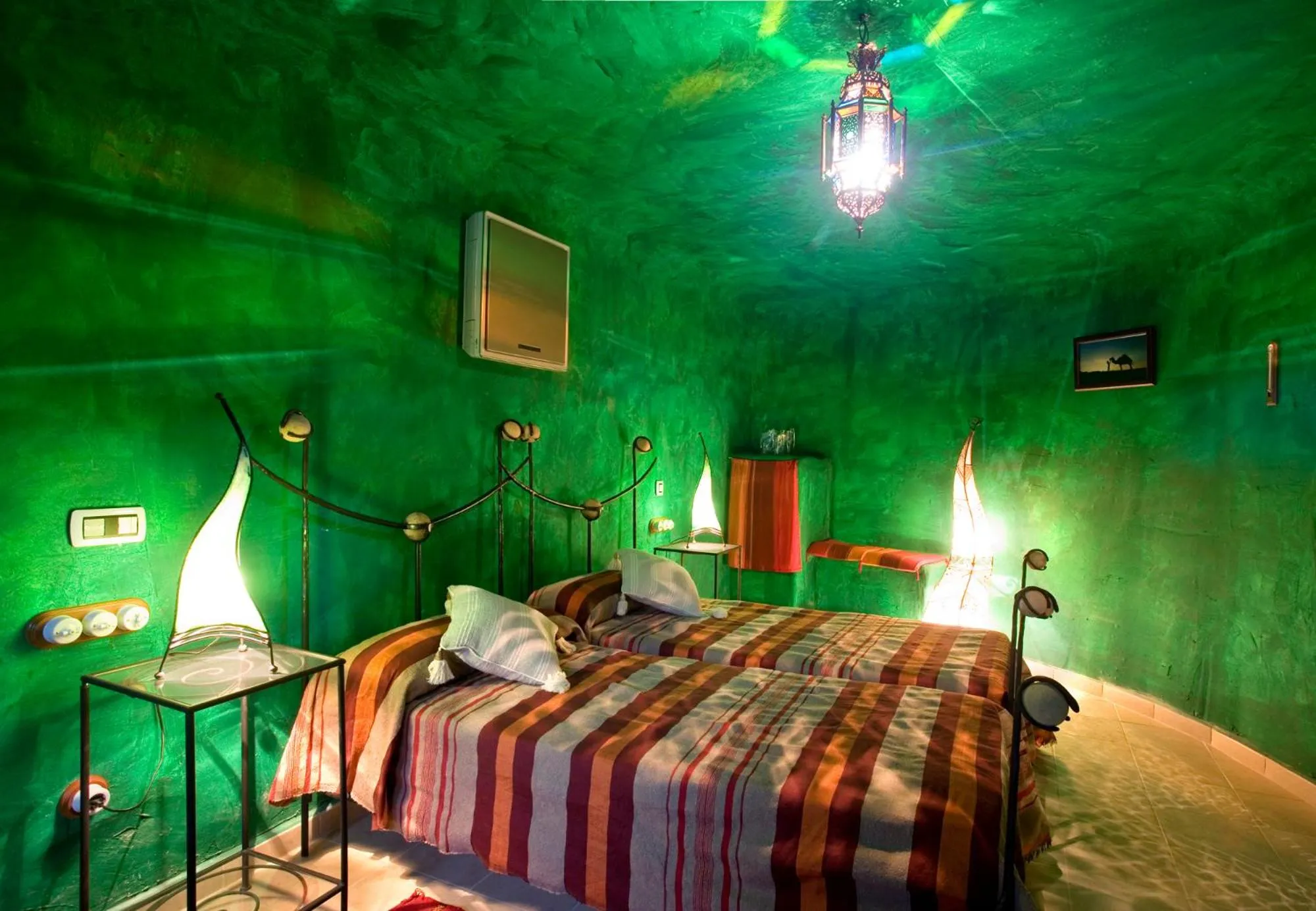 Bed in Hotel Cueva Tardienta Monegros-Adults Only