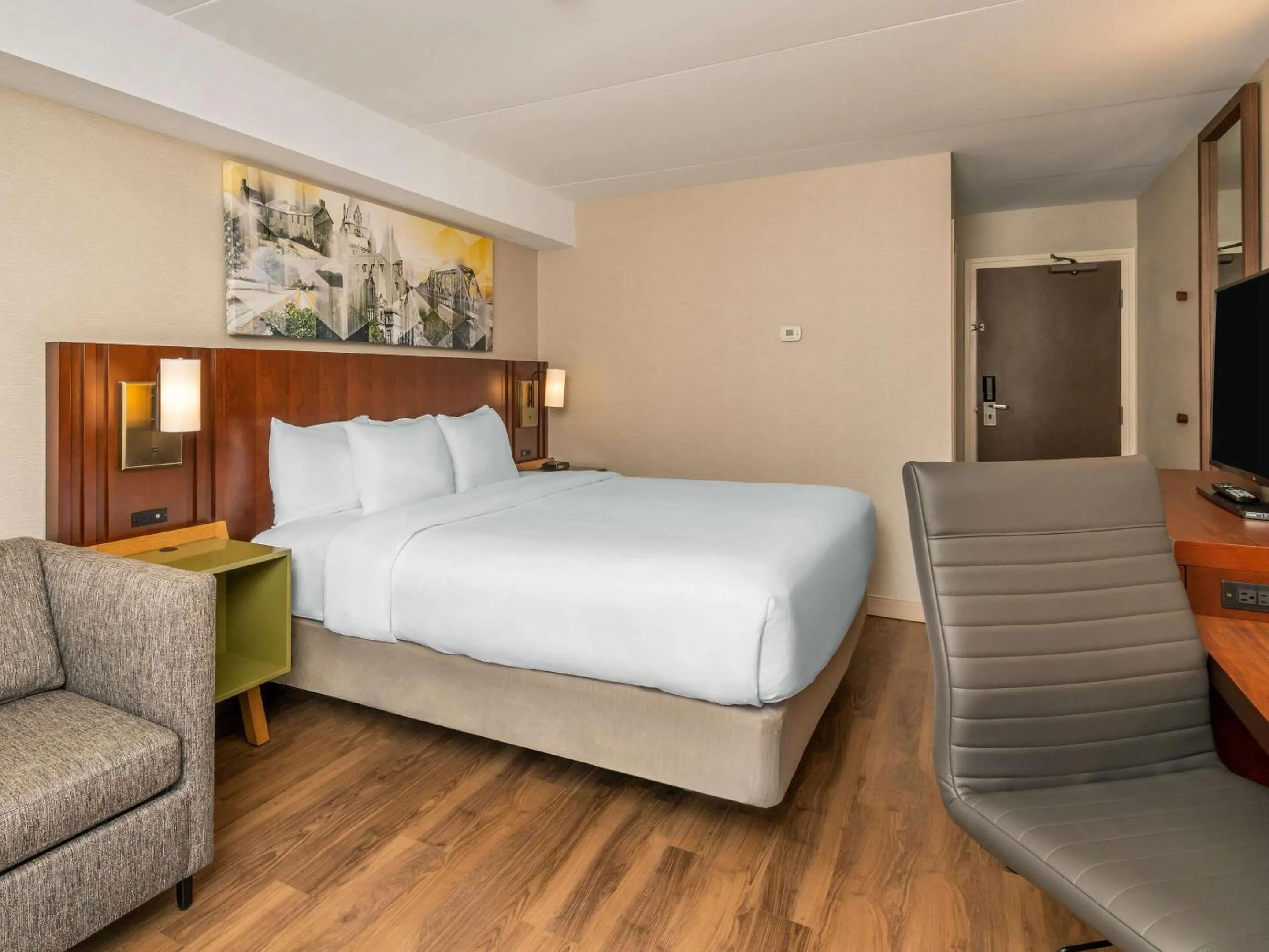 Bedroom, Bed in Comfort Inn West