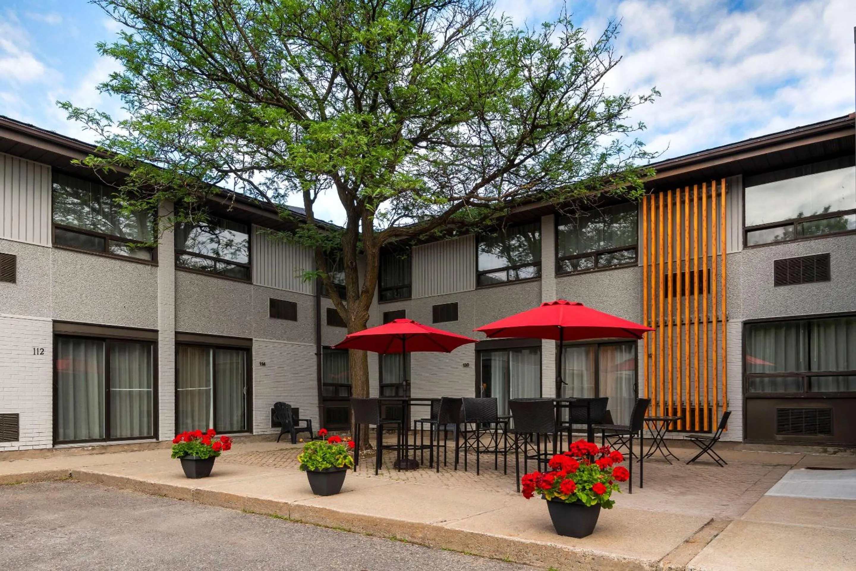 Property building in Comfort Inn West