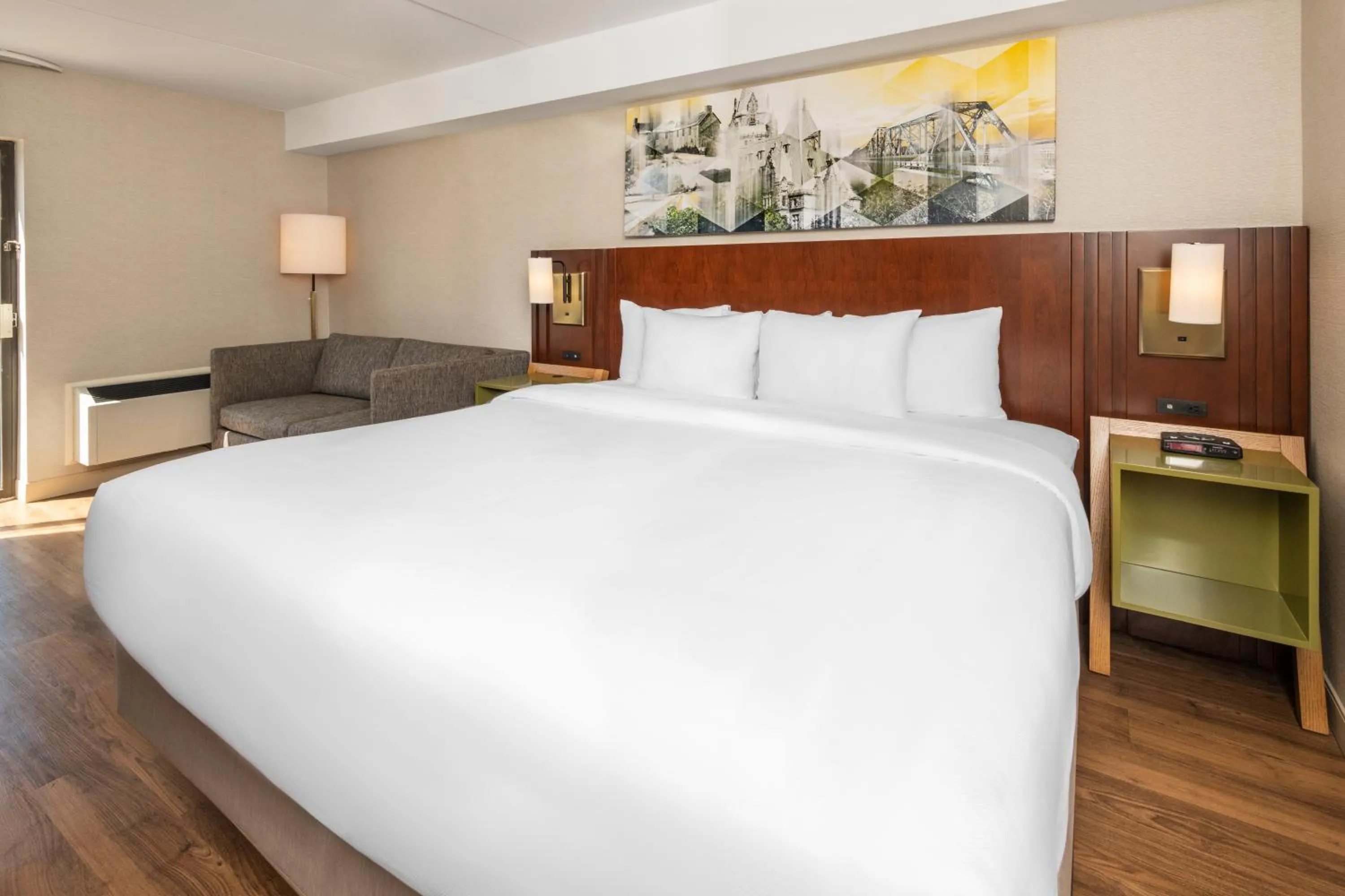 Bed in Comfort Inn West