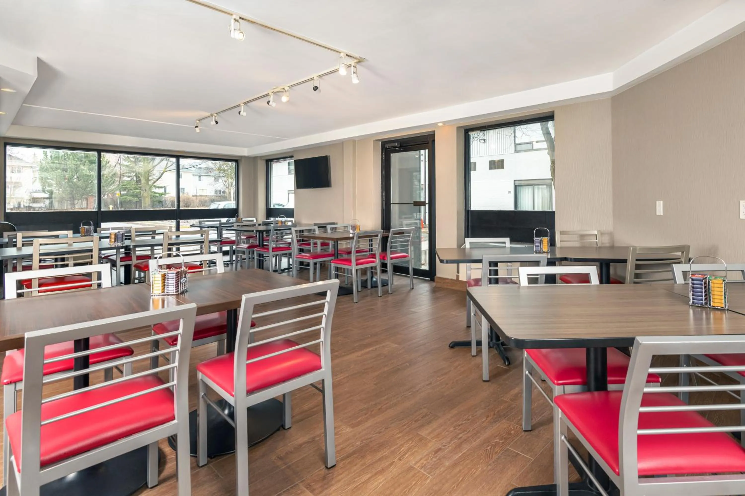 Breakfast in Comfort Inn West