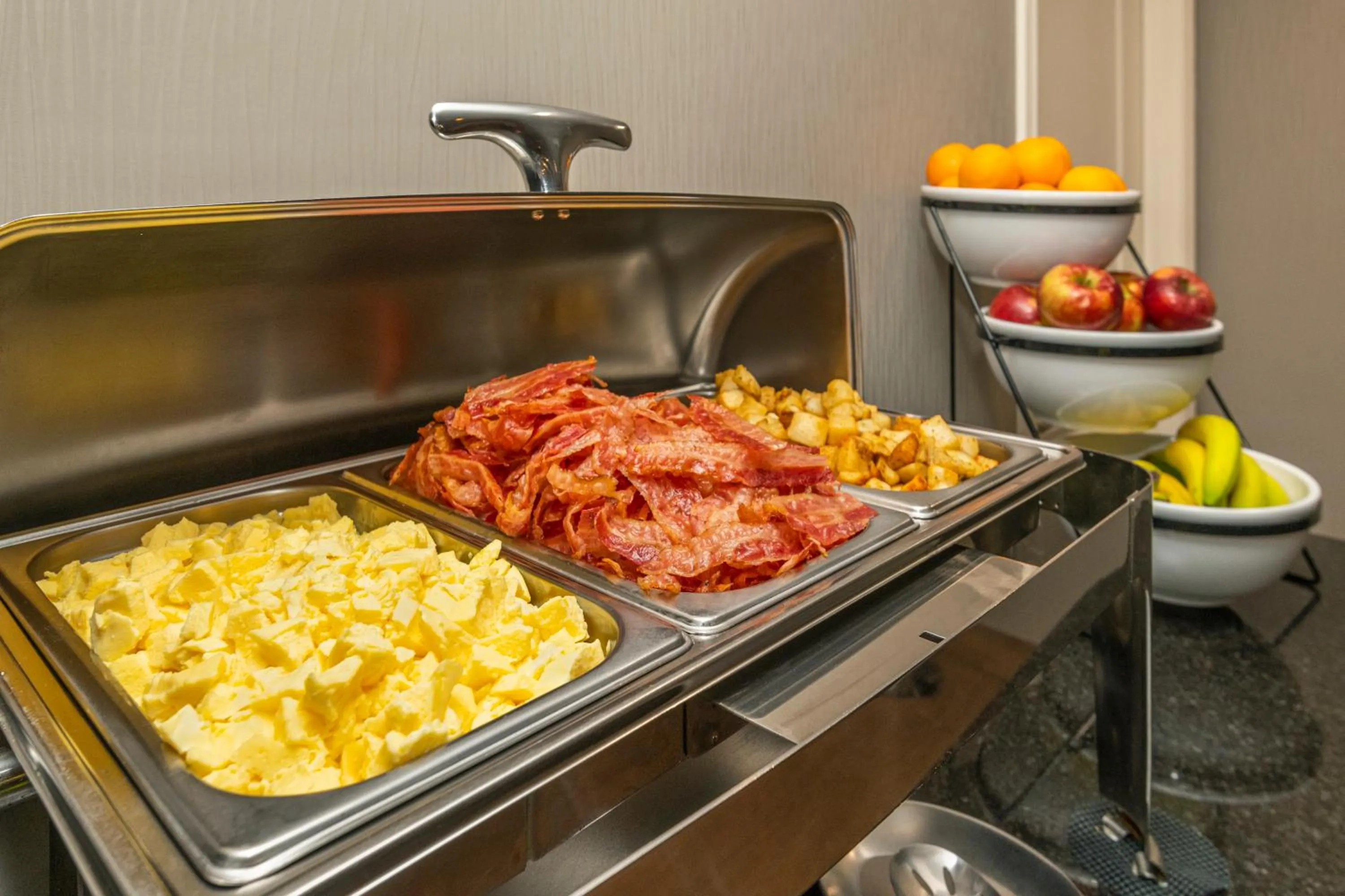 Food and drinks in Comfort Inn West