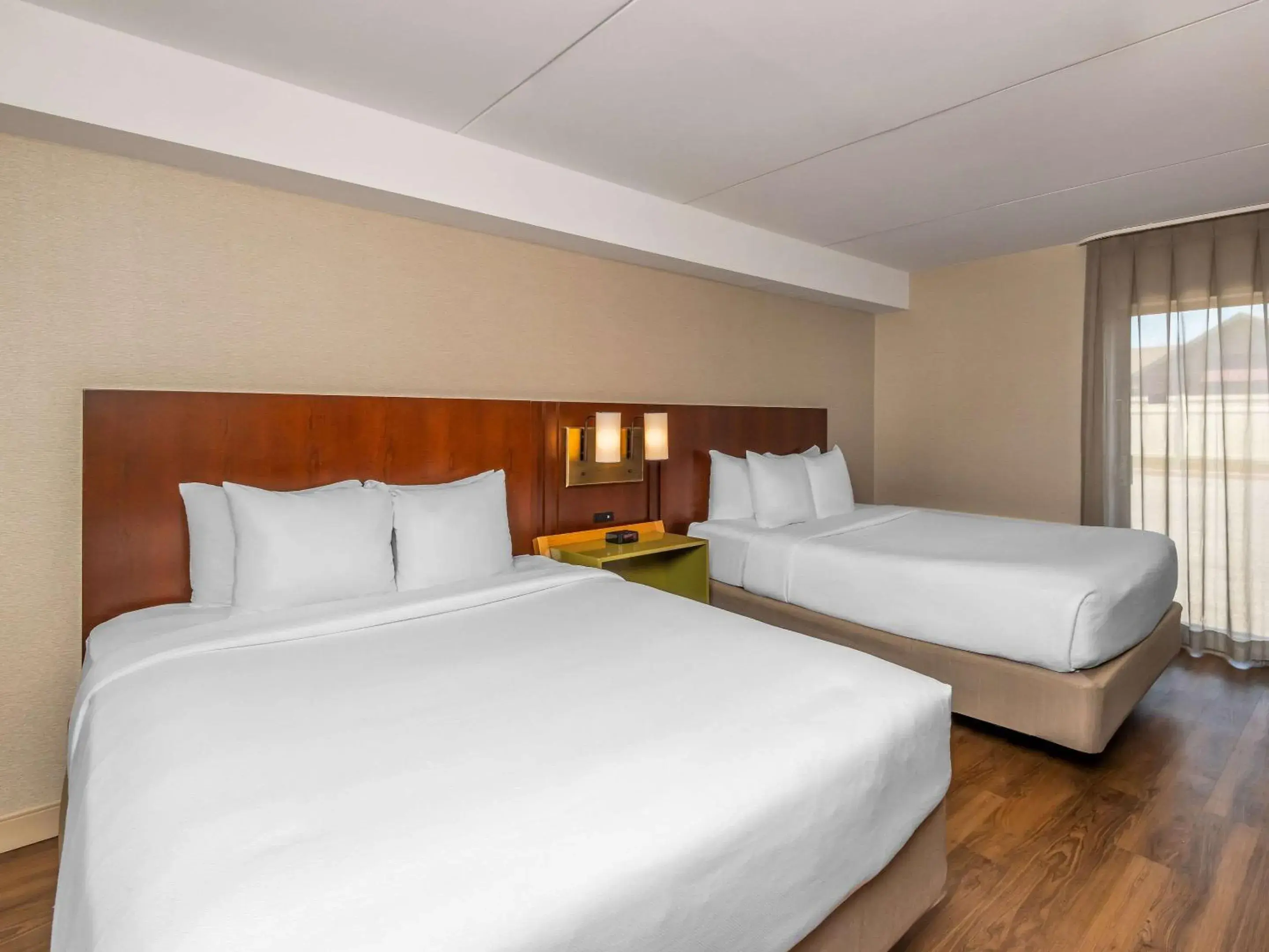 2 Queen Beds, Non-Smoking, Ground floor/Pet Friendly in Comfort Inn West 2 Queen Beds, Non-Smoking, Ground floor/Pet Friendly in Comfort Inn West