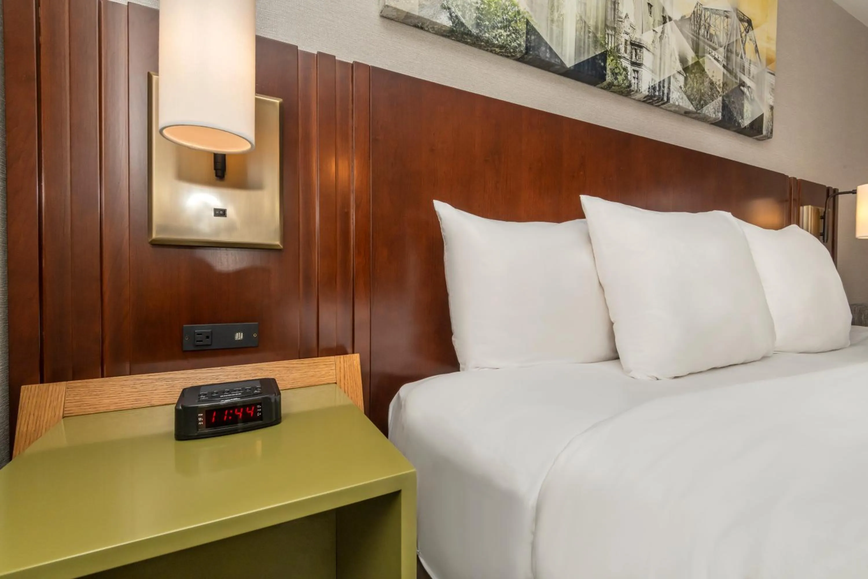 Bed in Comfort Inn West