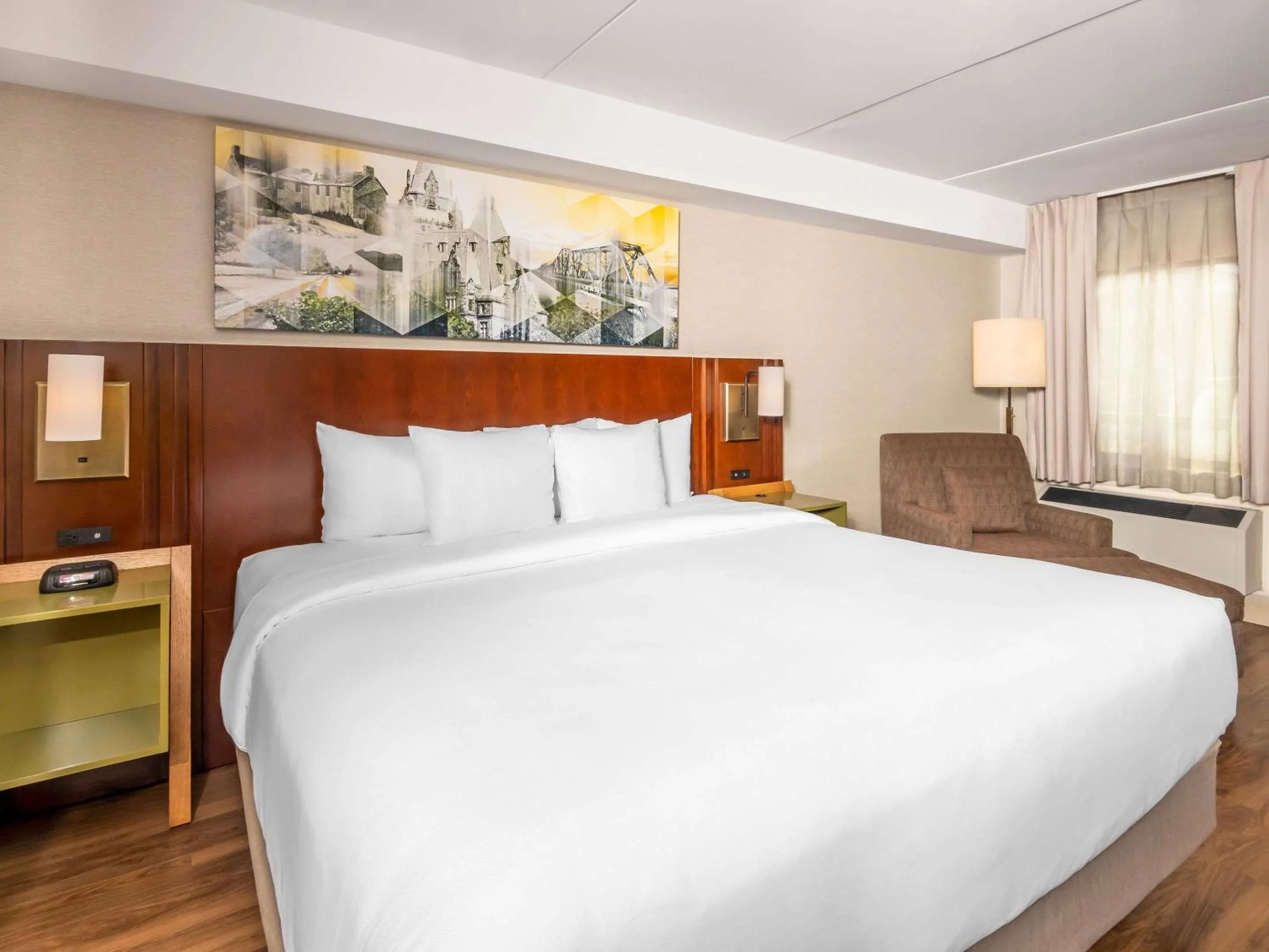 Bedroom, Bed in Comfort Inn West