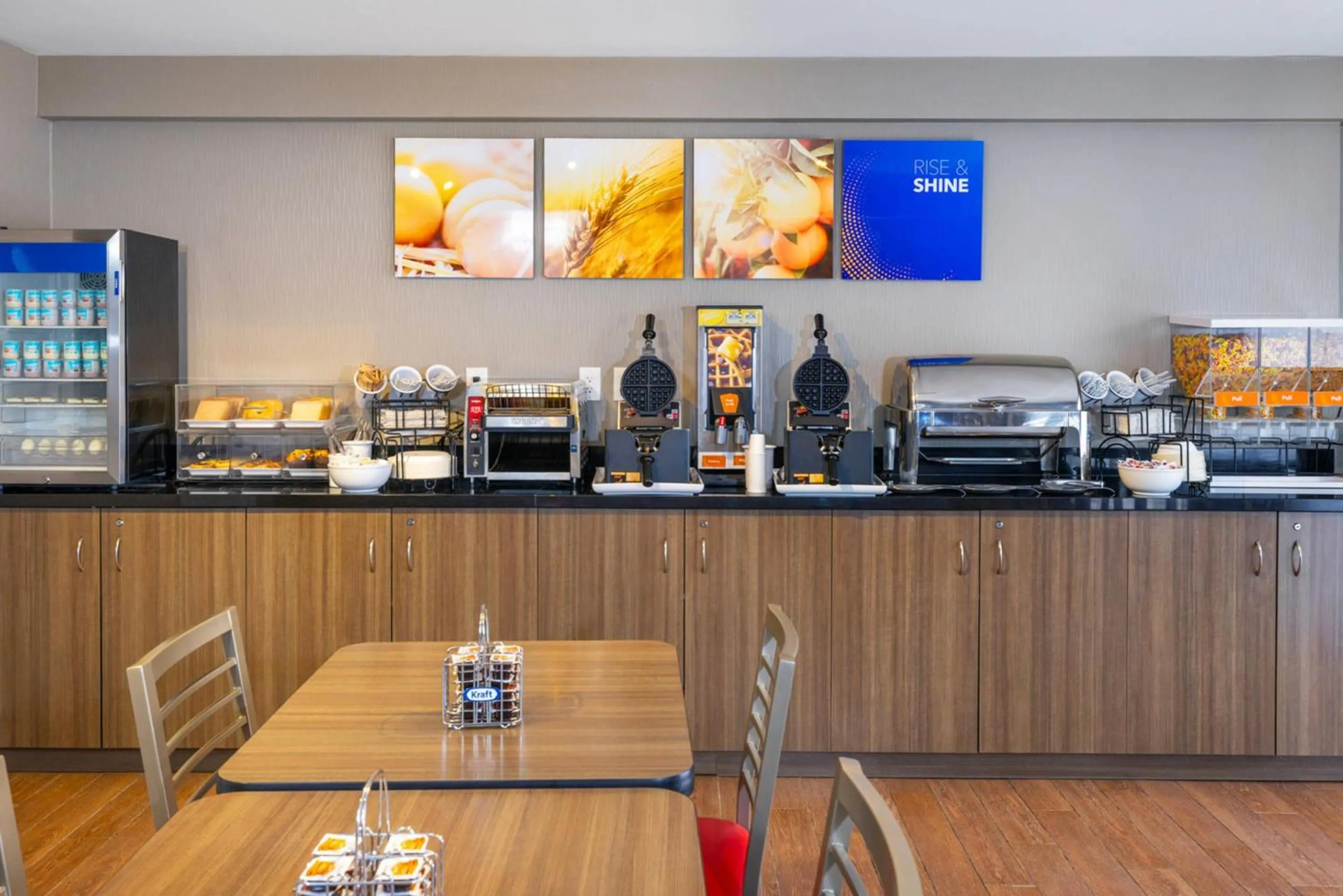 Breakfast in Comfort Inn West