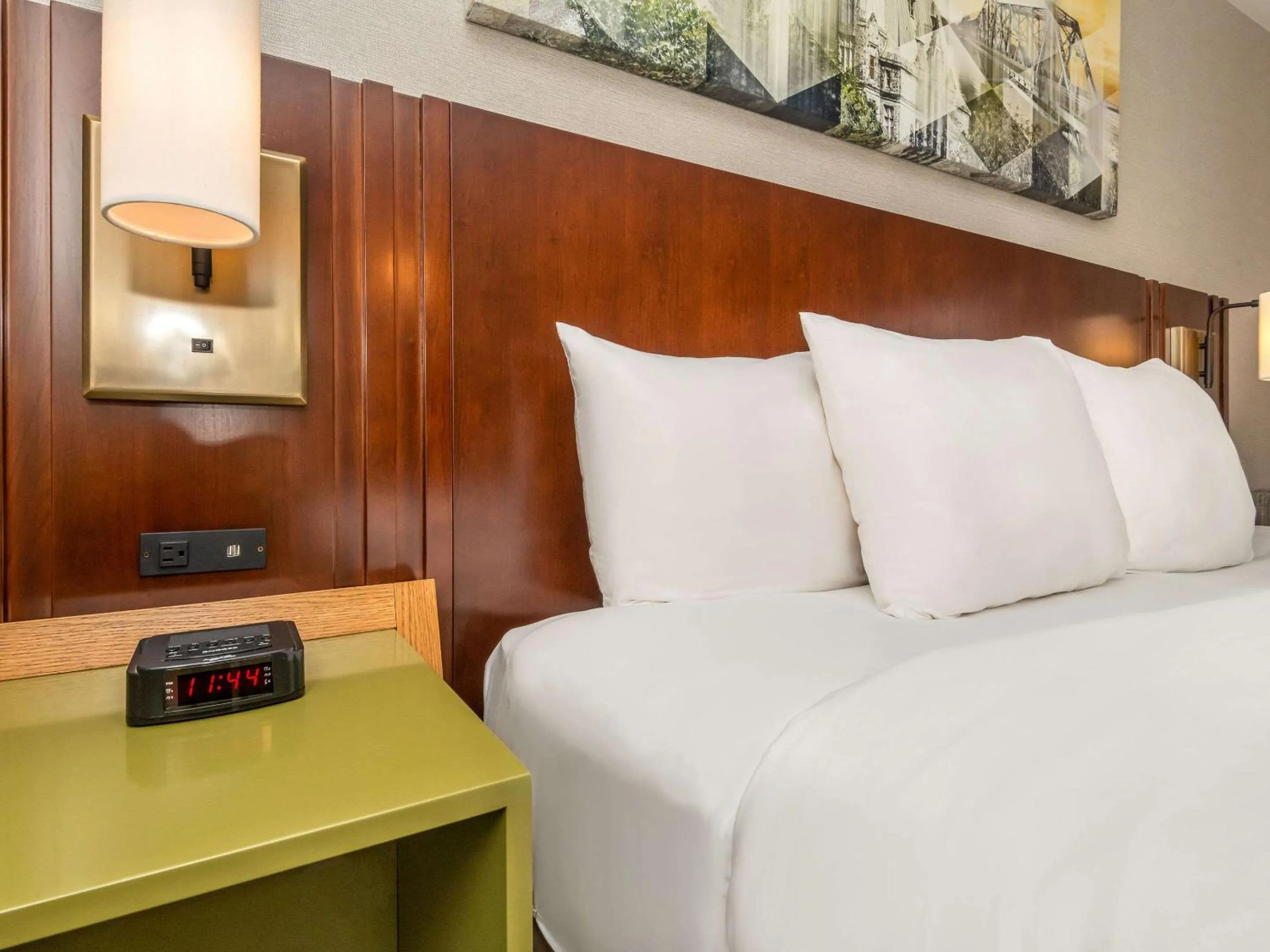 Bedroom, Bed in Comfort Inn West