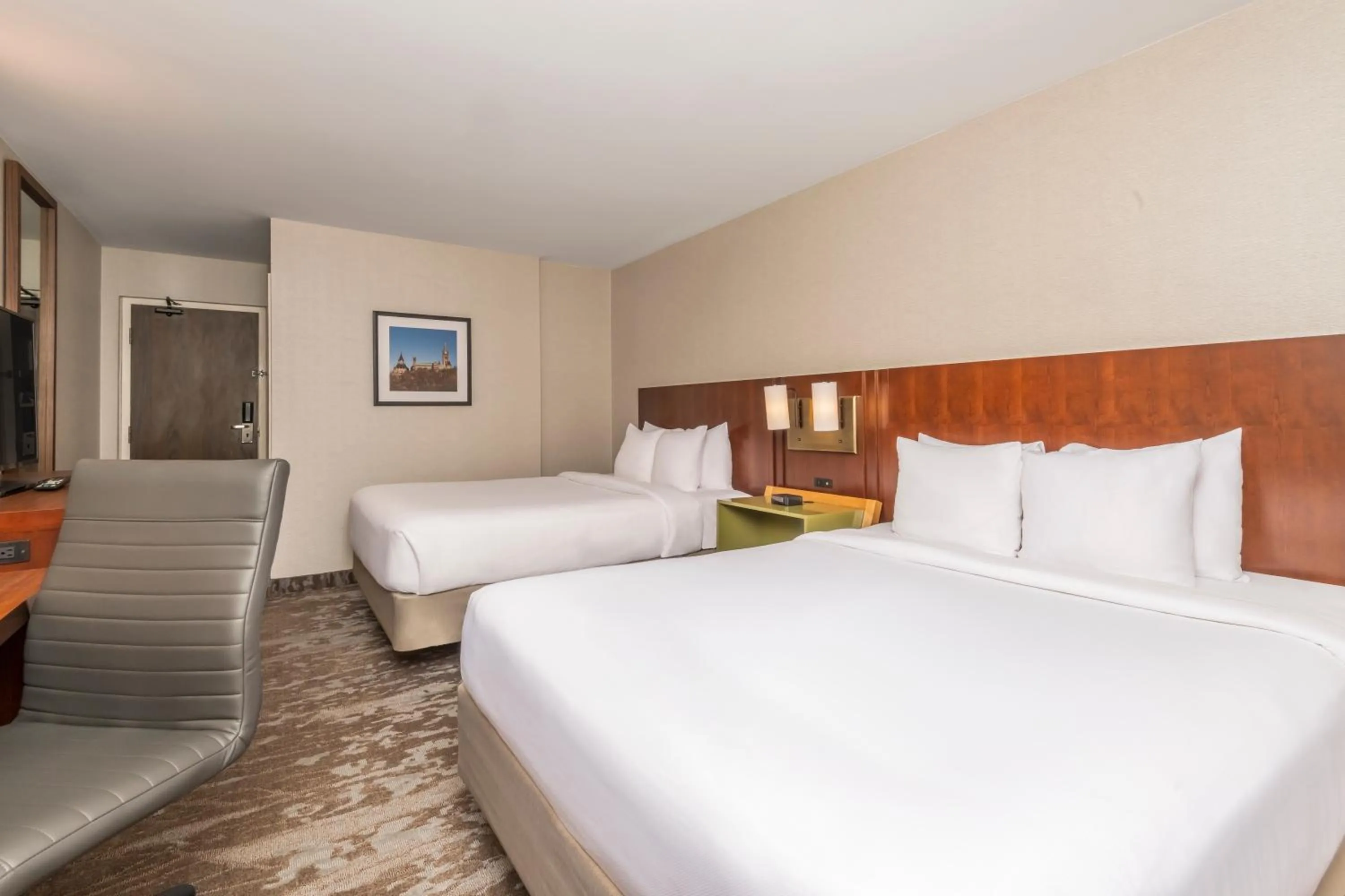 Bed in Comfort Inn West