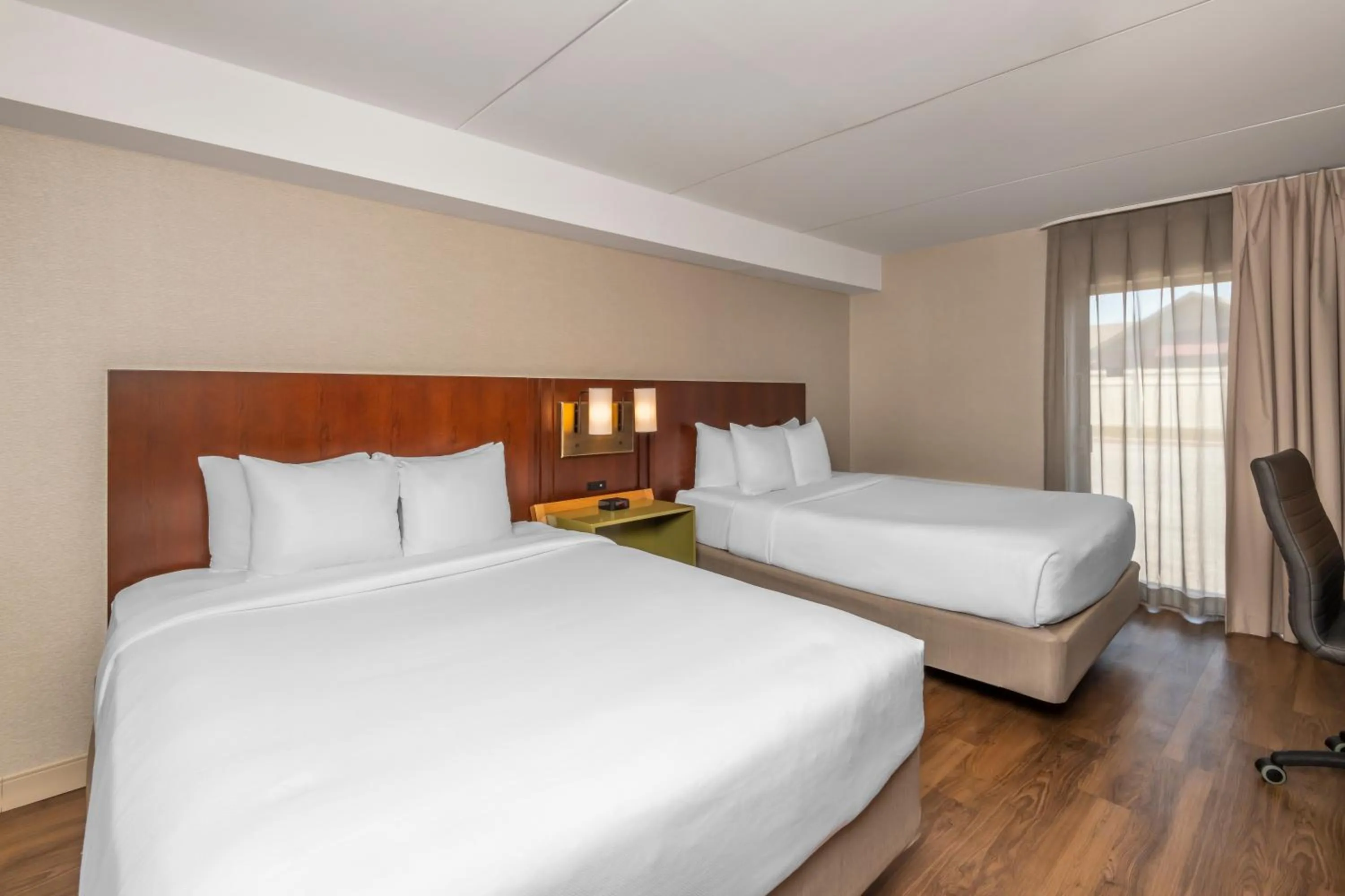 Bed in Comfort Inn West