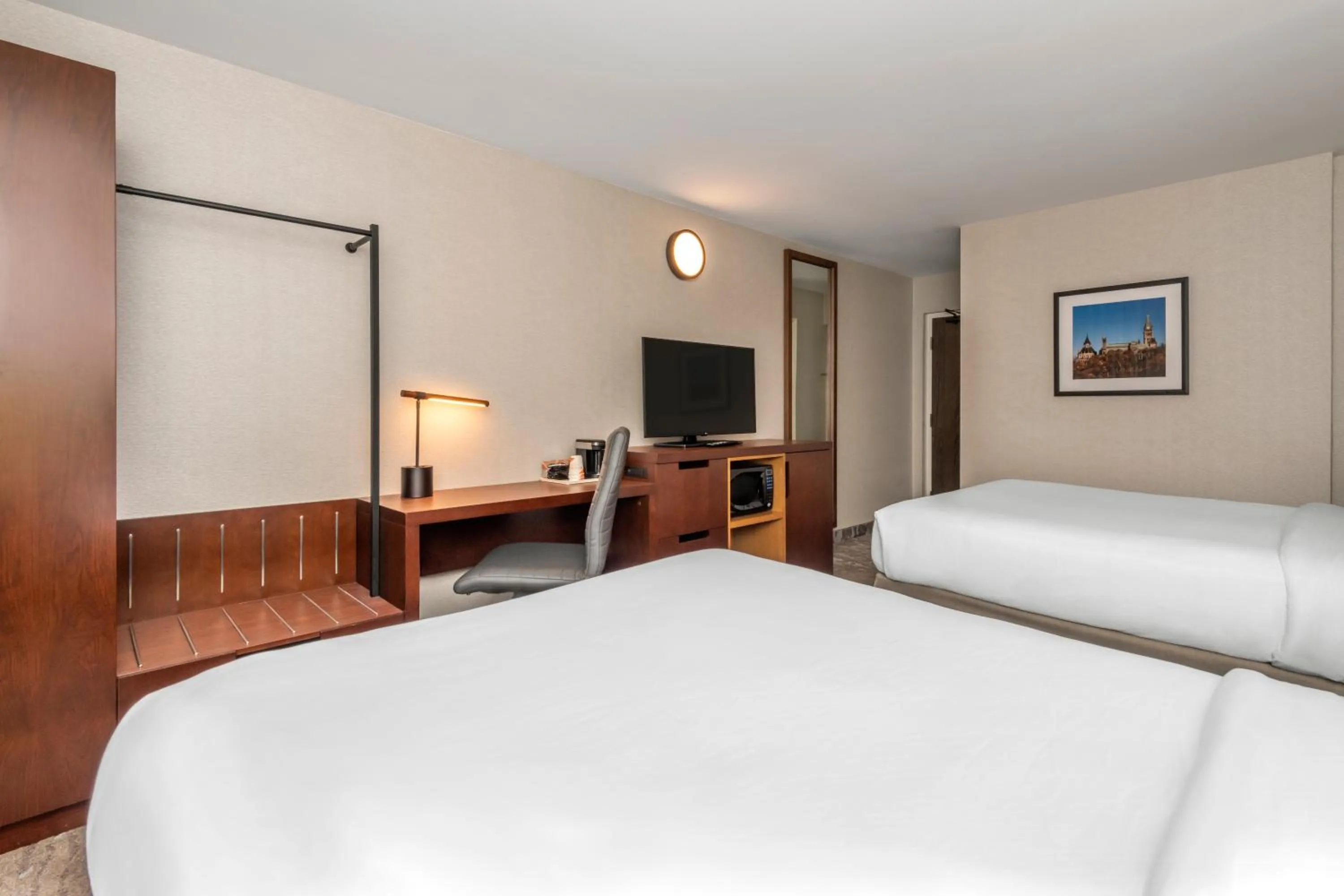 Bed in Comfort Inn West