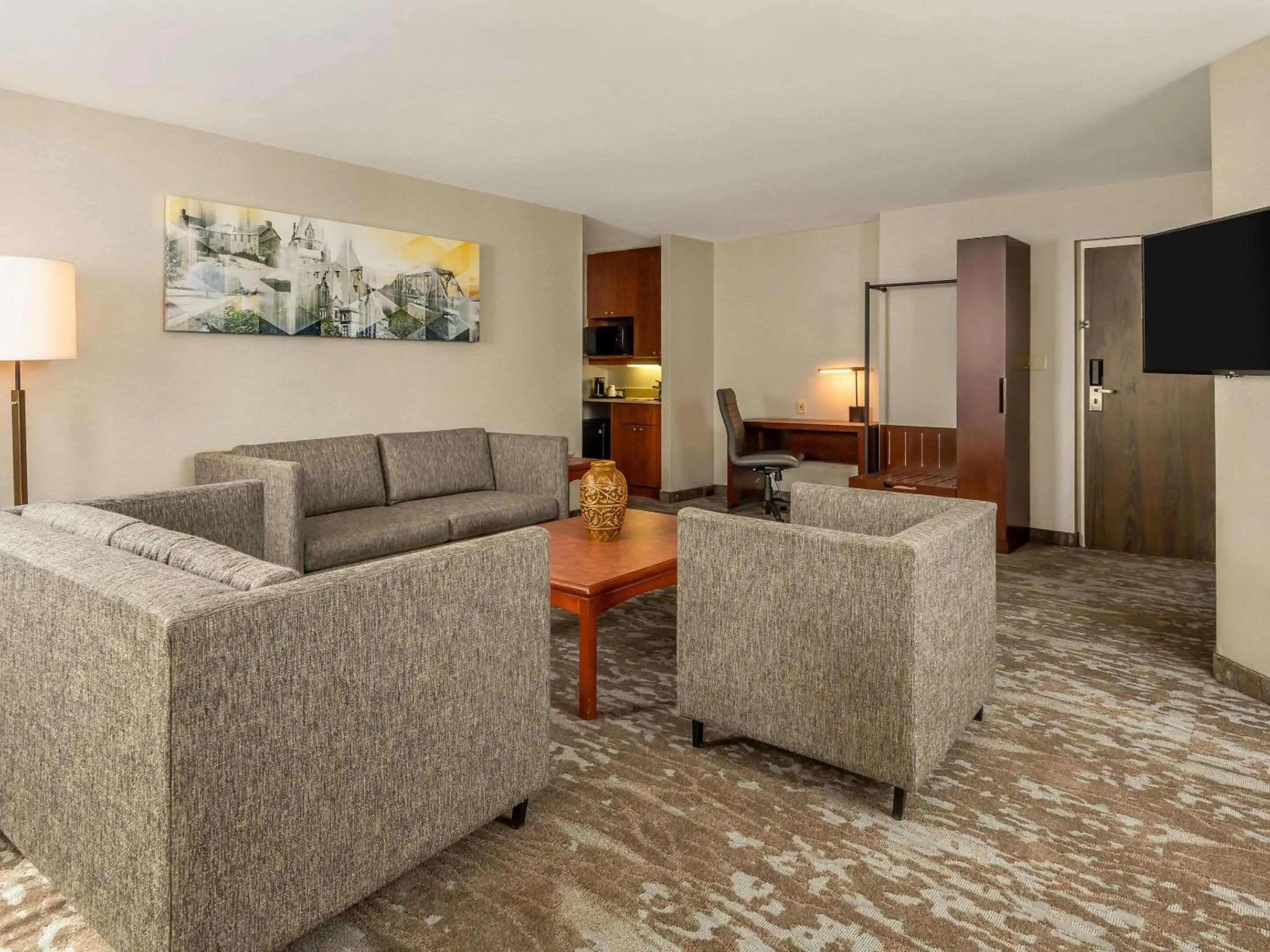 Bedroom in Comfort Inn West