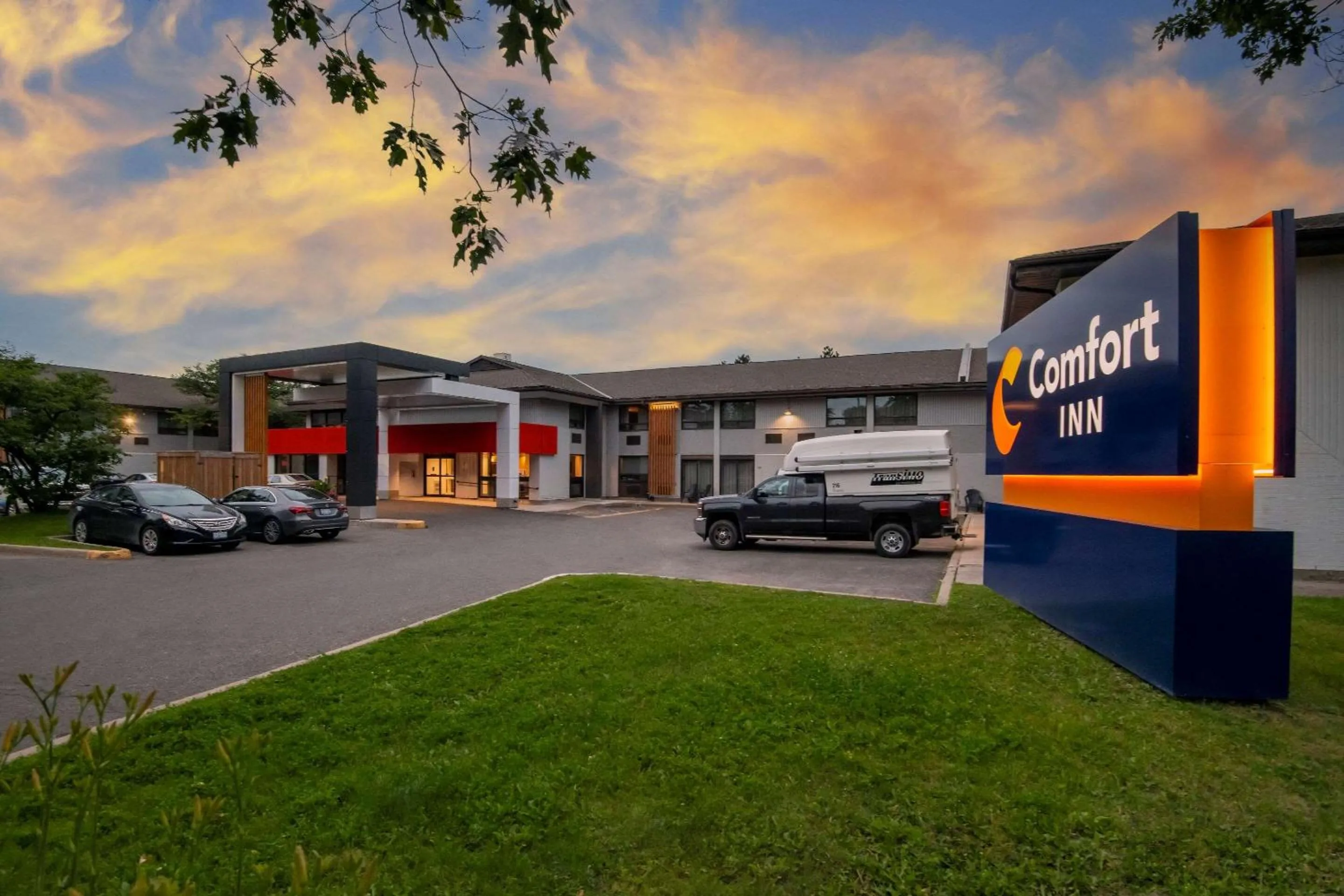 Property building in Comfort Inn West