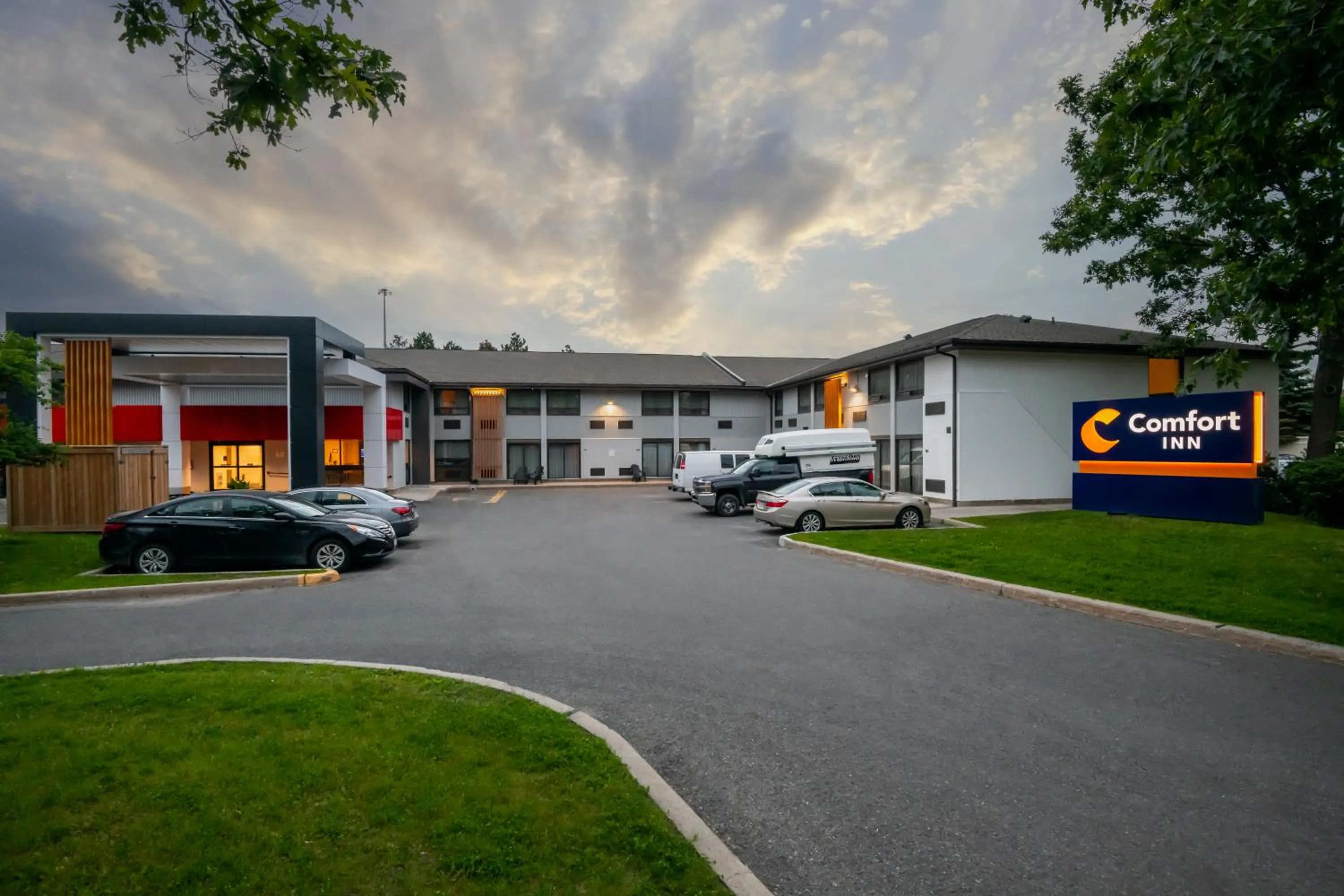 Property building in Comfort Inn West