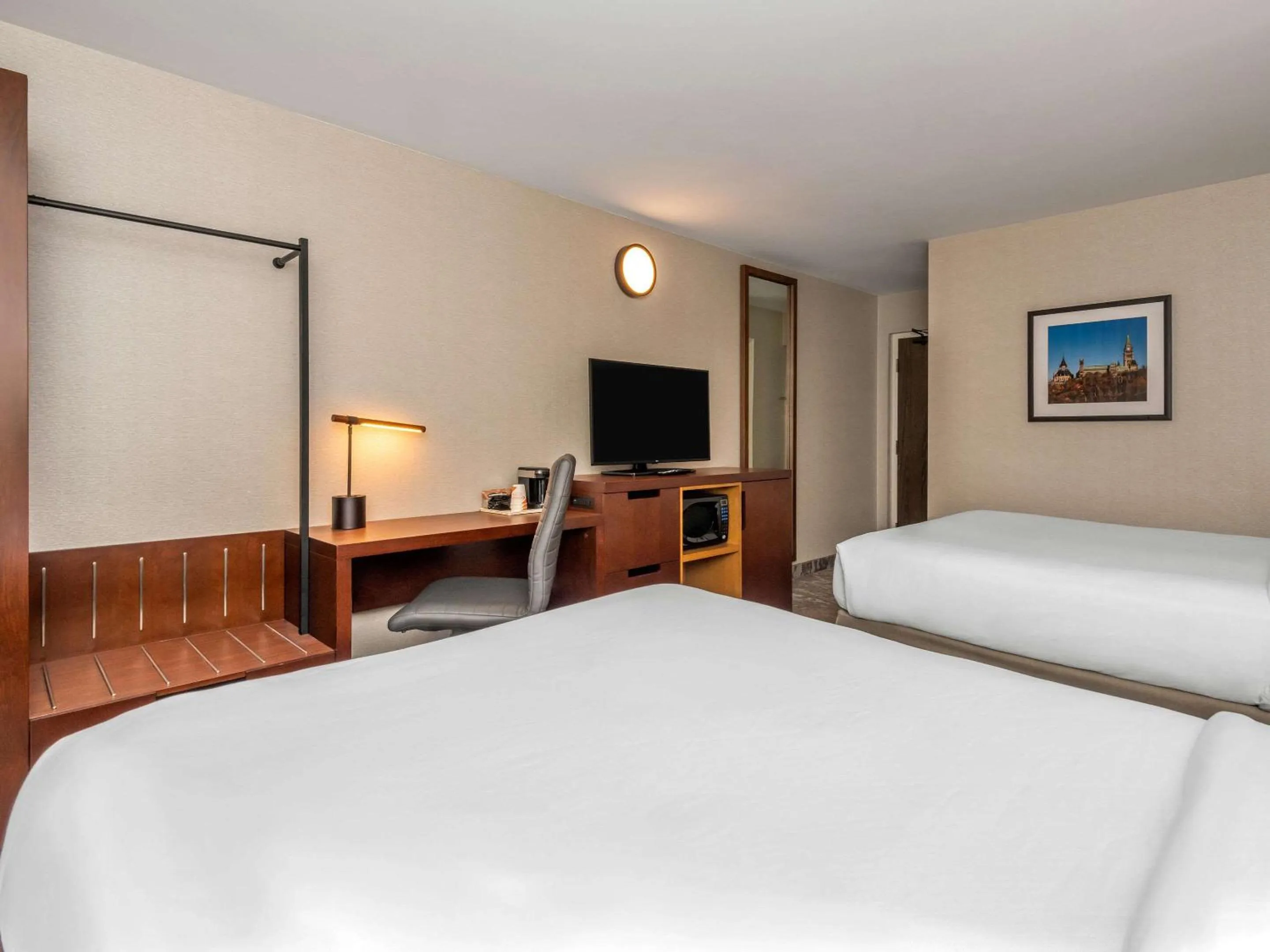 Bedroom, Bed in Comfort Inn West