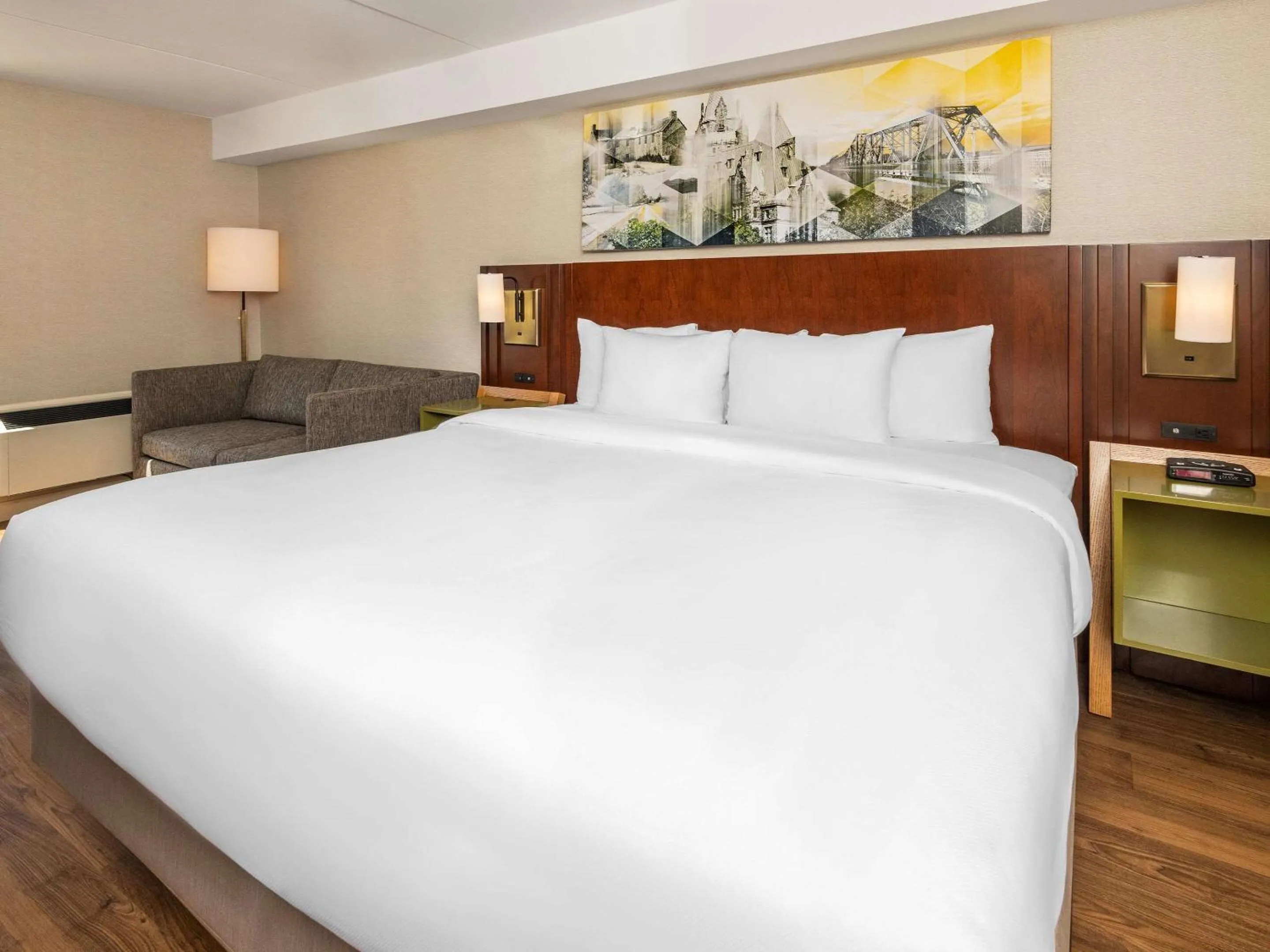 Bedroom, Bed in Comfort Inn West