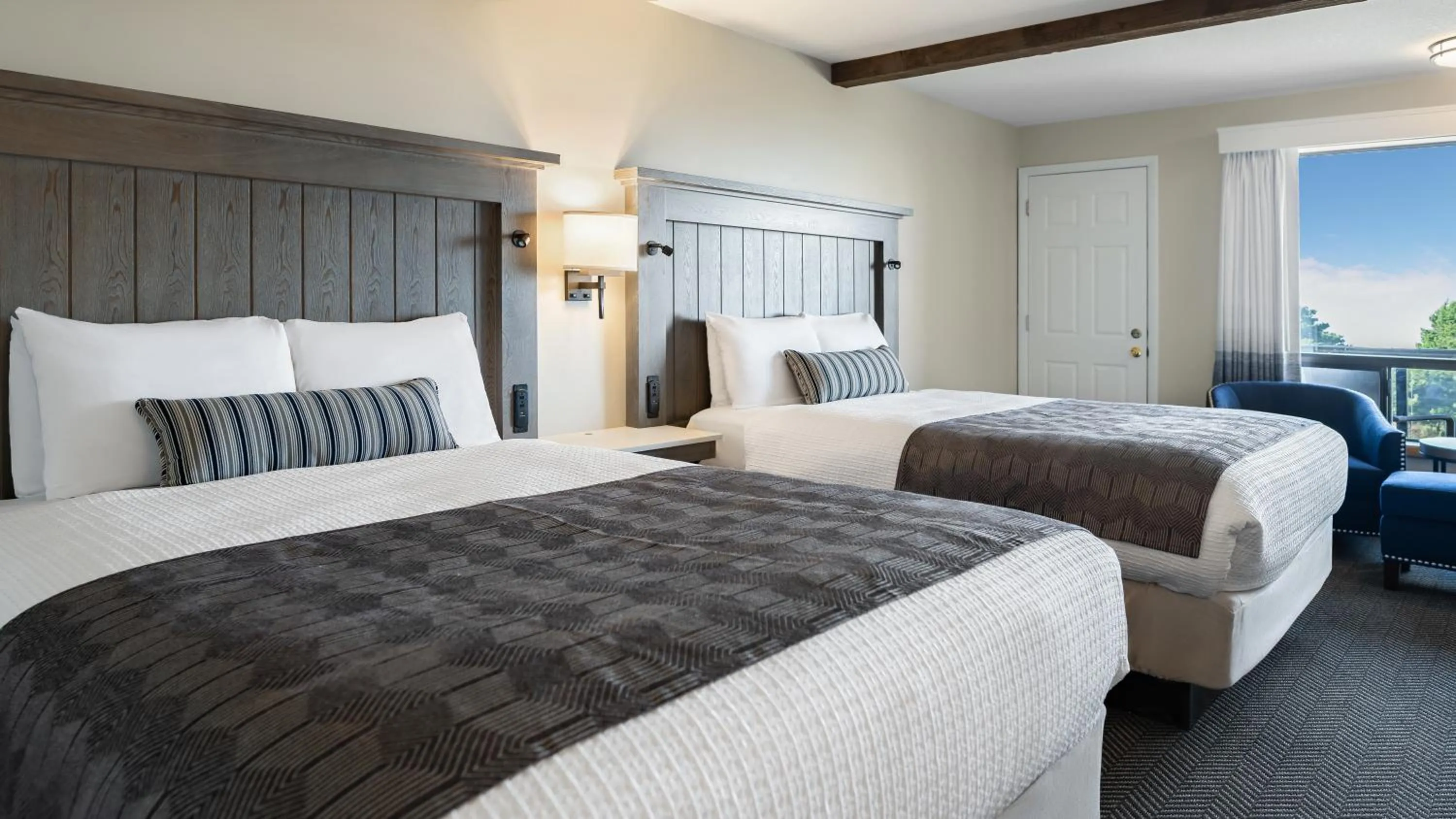 Bedroom, Bed in Gold Beach Inn