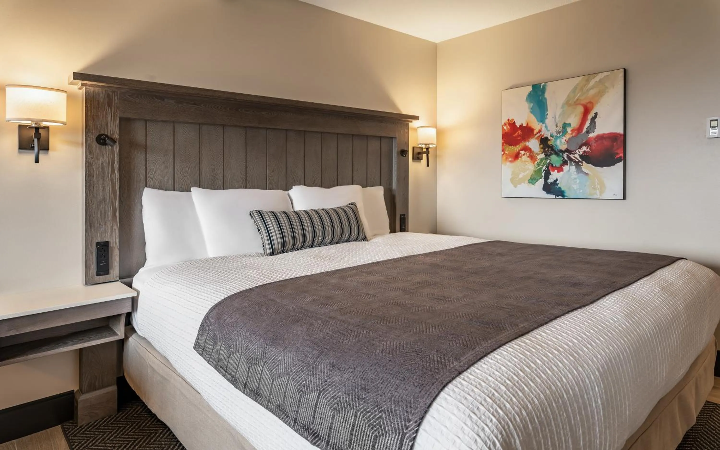 Bedroom, Bed in Gold Beach Inn