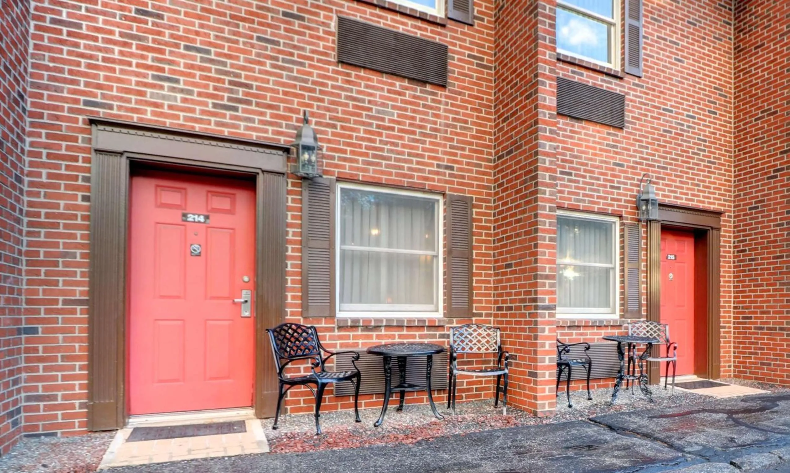 Property building in Senator Inn & Spa