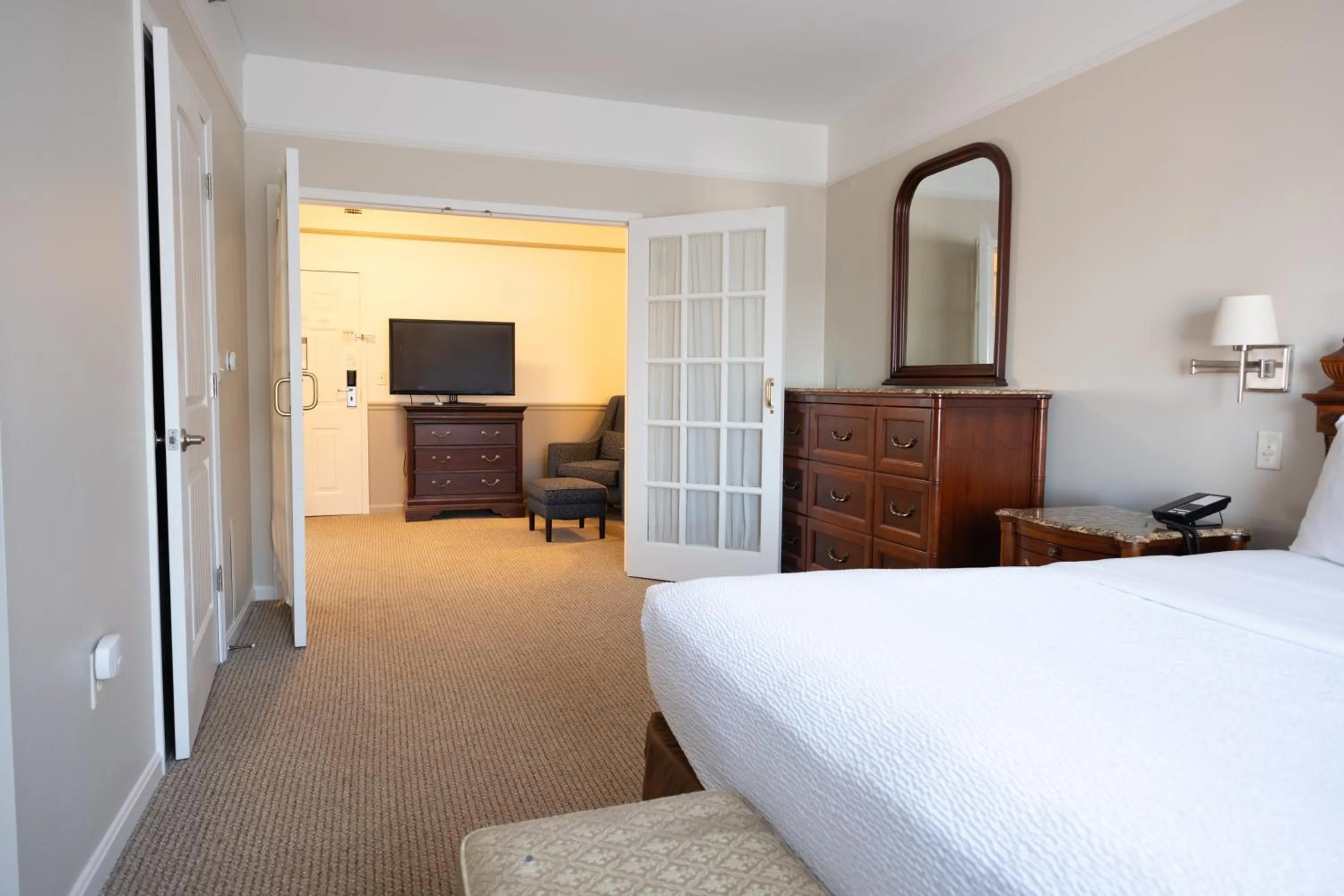 Photo of the whole room, Bed in Senator Inn & Spa