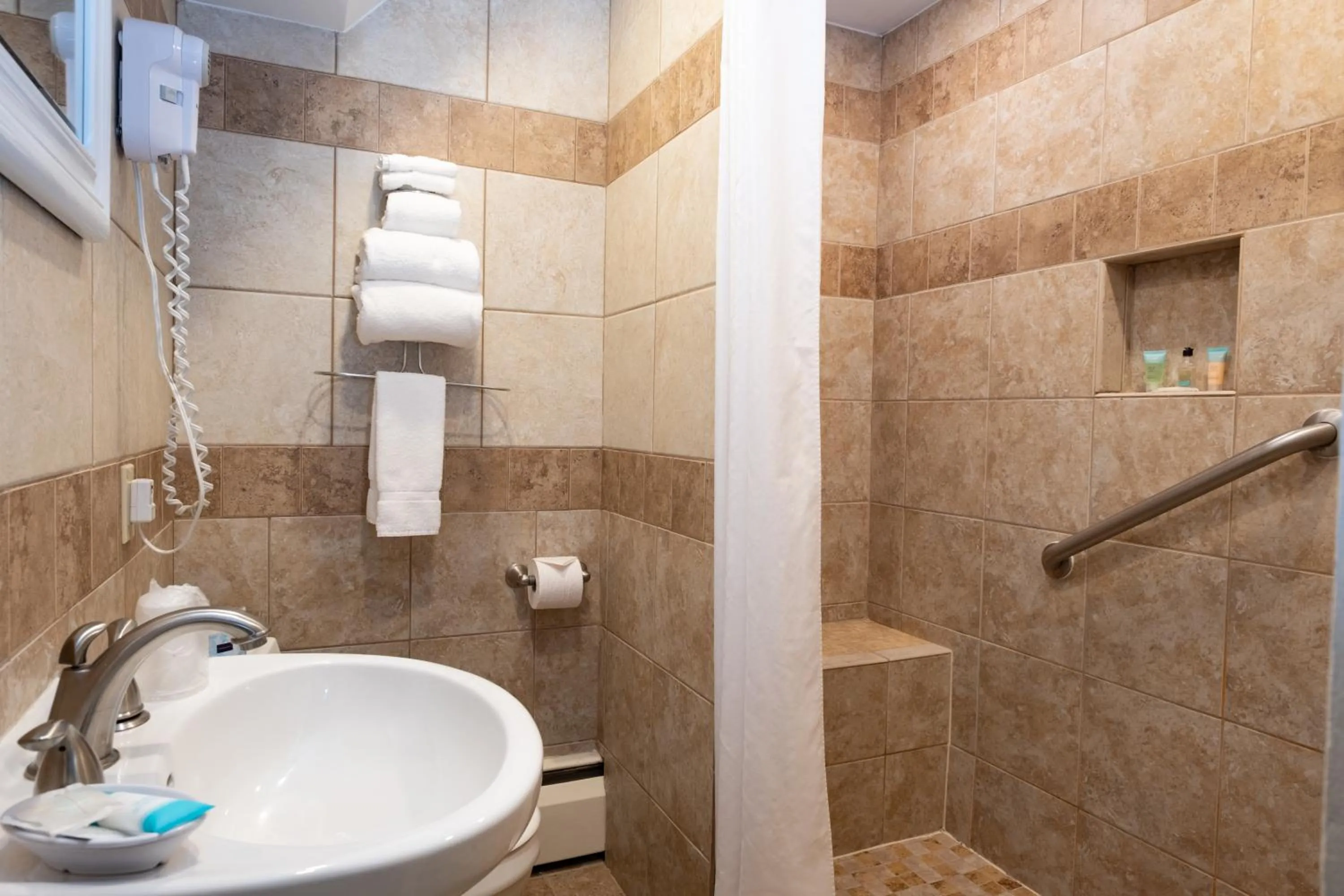 Shower in Senator Inn & Spa