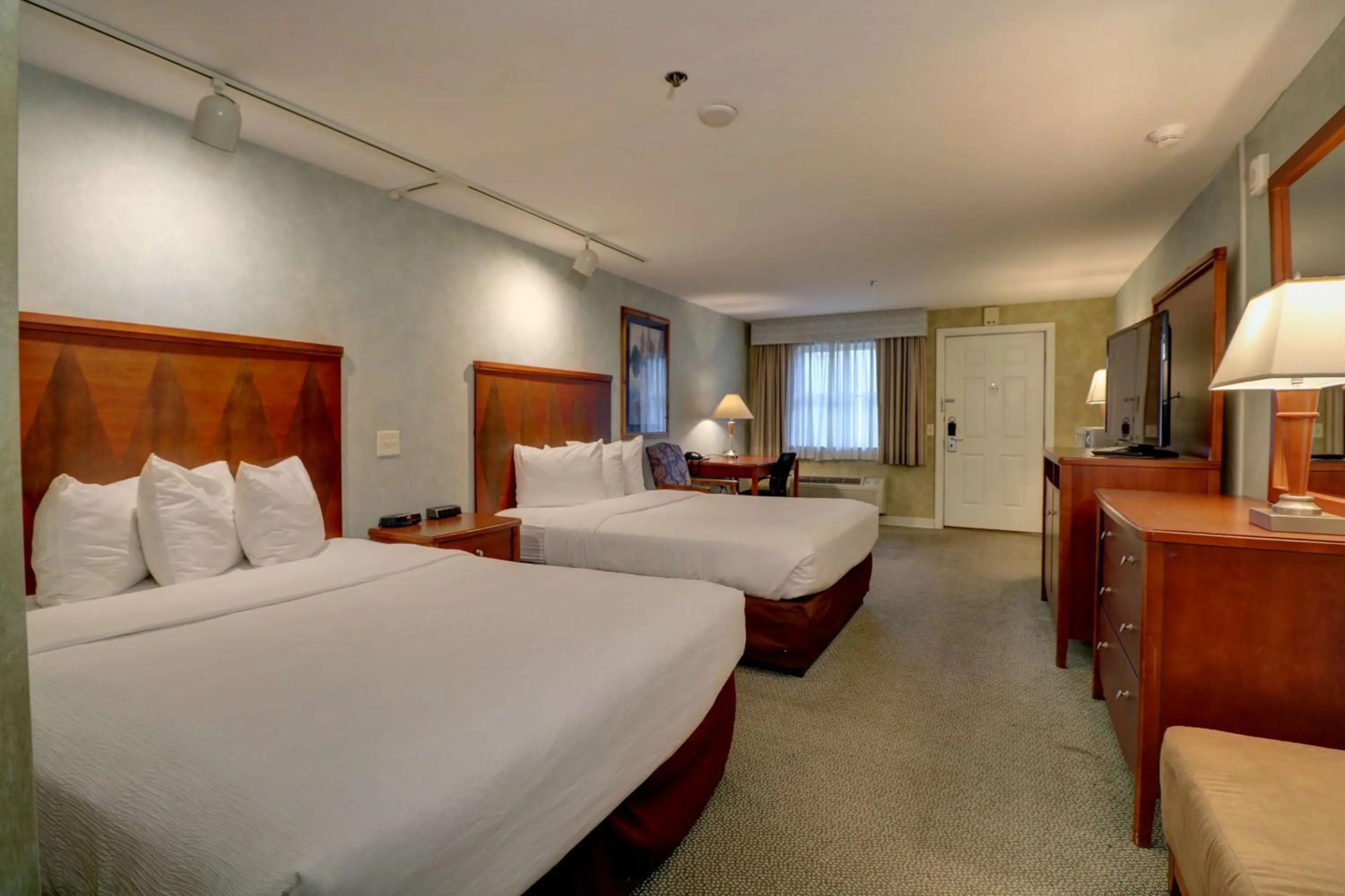 Bedroom, Bed in Senator Inn & Spa