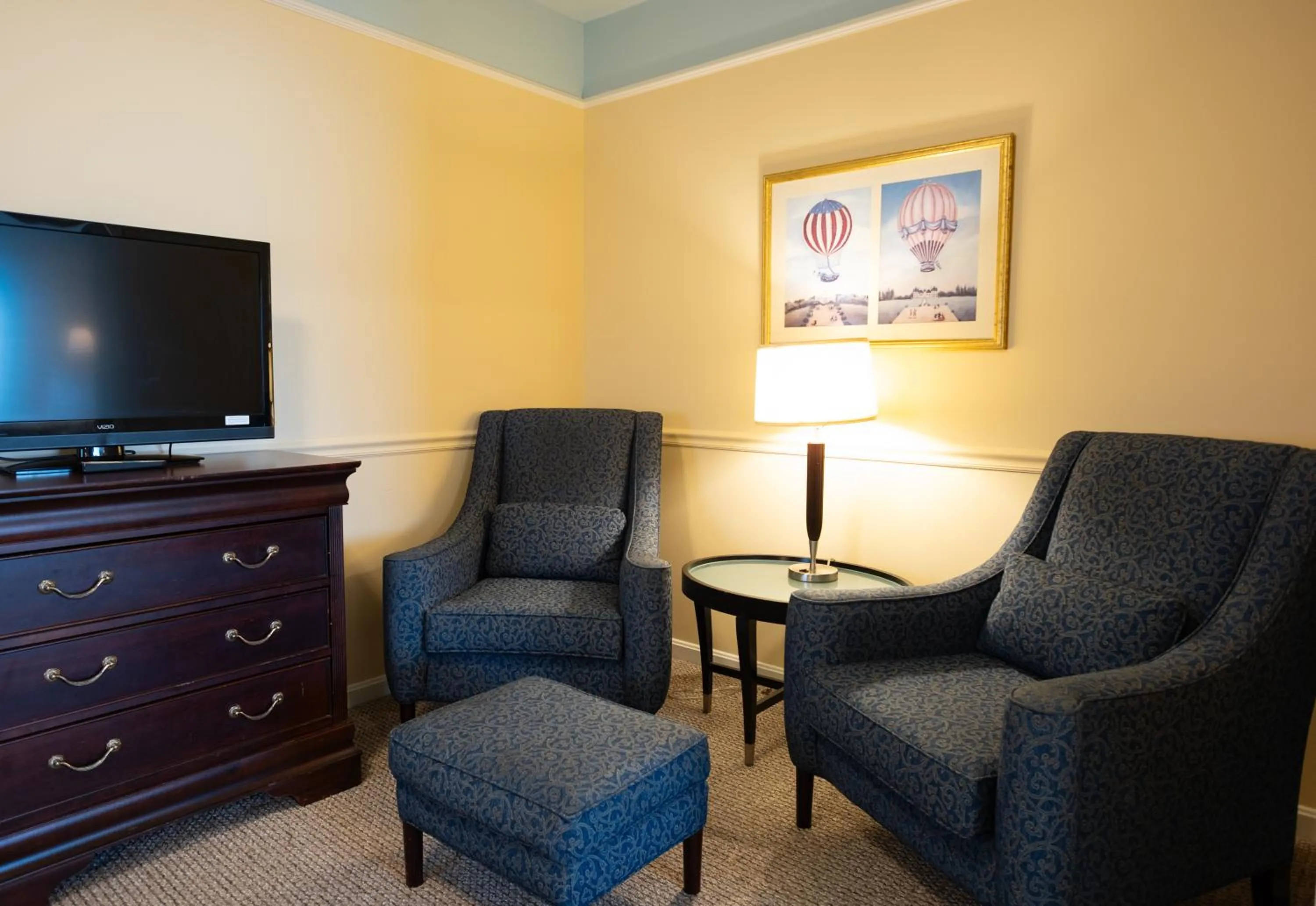Seating area in Senator Inn & Spa